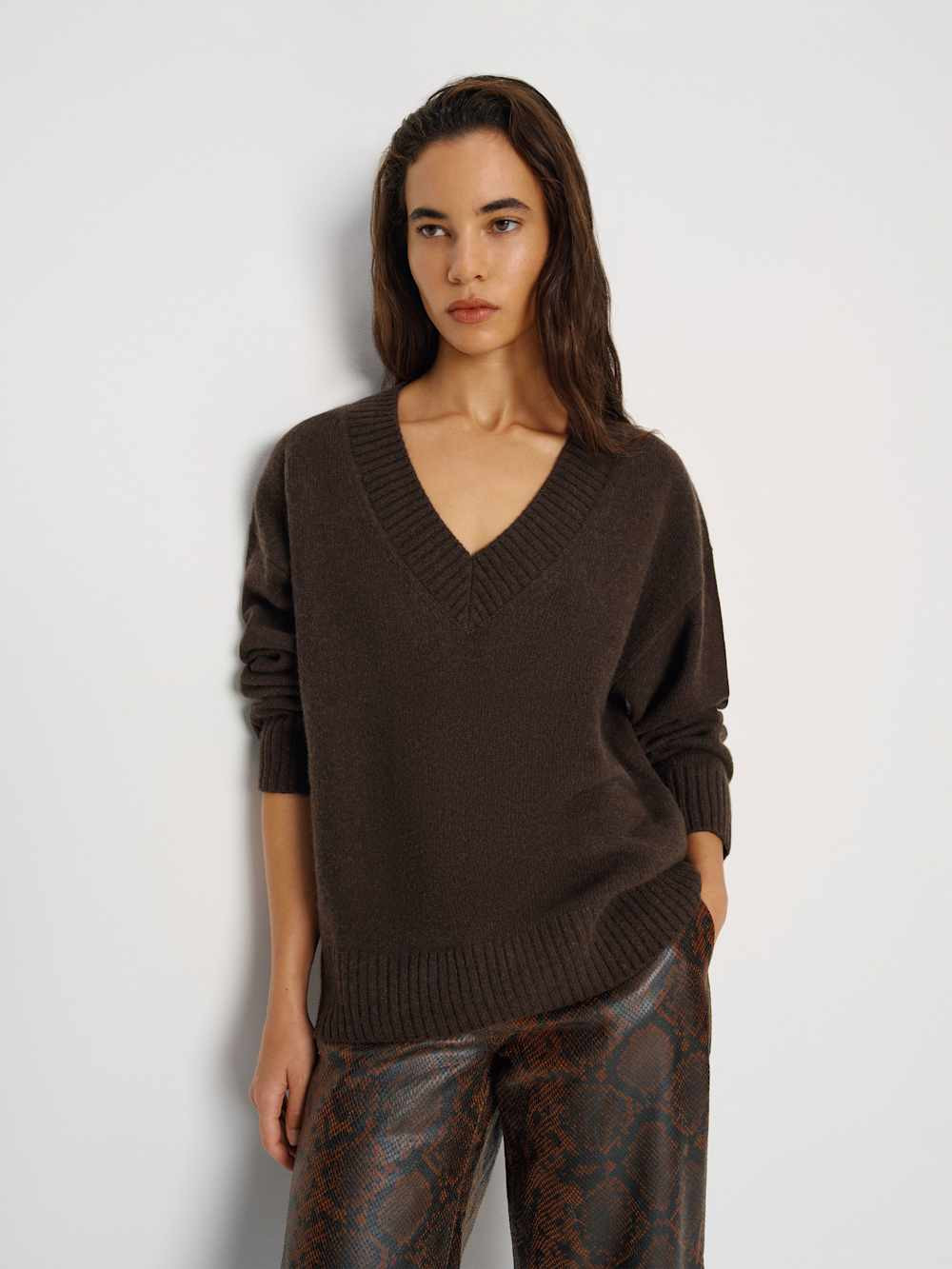 Jadey Cashmere Oversized V-neck Sweater | Reformation (Global)