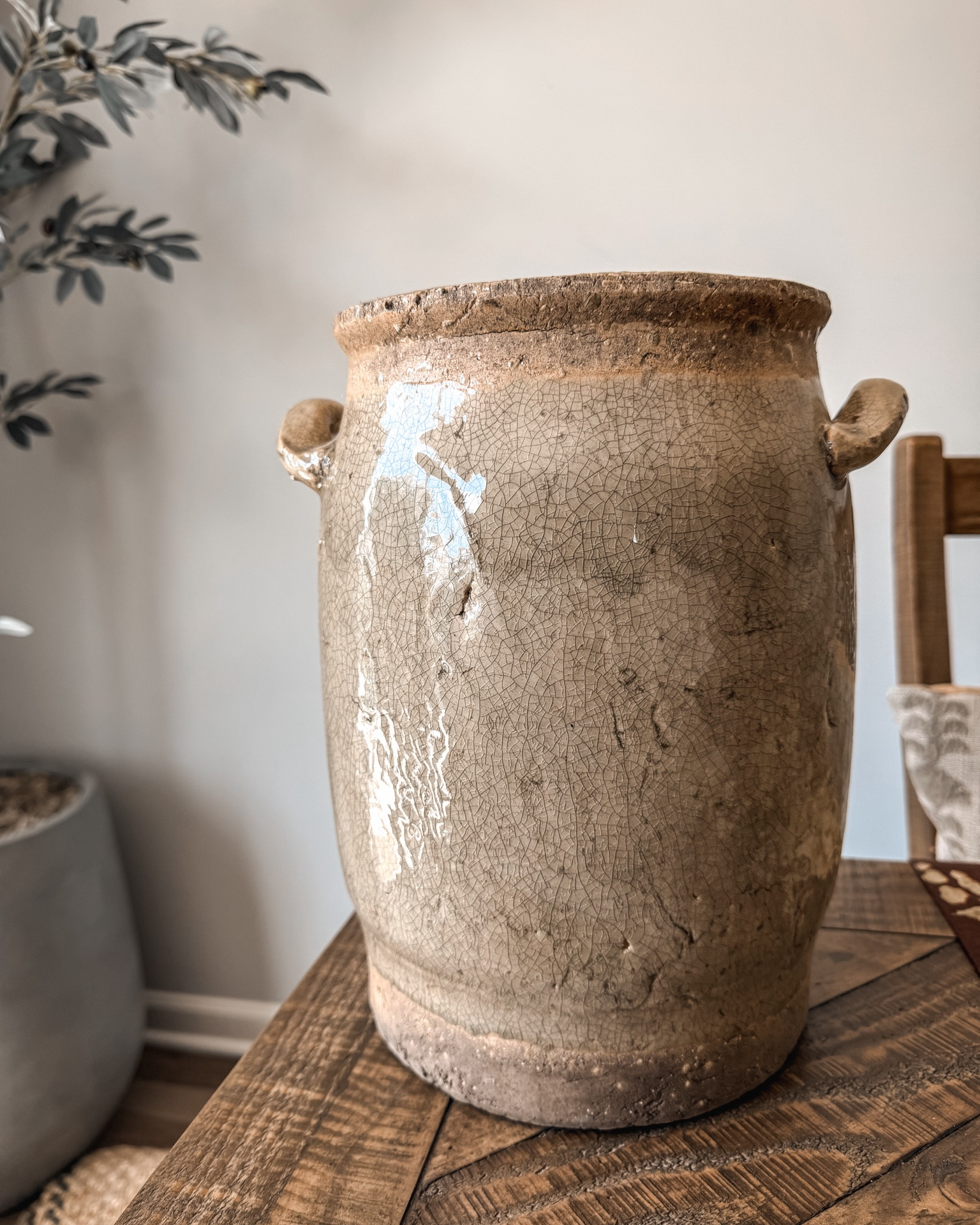A moment for this beauty — this gorgeous crackled vase just arrived today & I’m quite smitten 😍 she’s heavy too!

Vintage inspired finds, vase styling, antique style, farmhouse style, home styling, fall decor

#LTKHome
