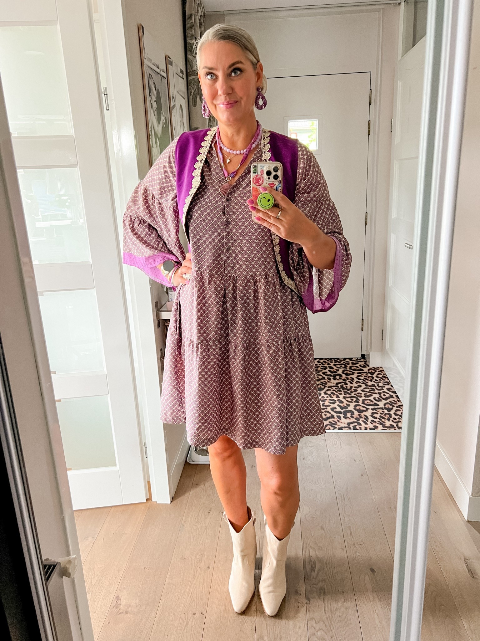 Ootd - Thursday. Silk a-line dress Sissel Edelbo (preloved) and a purple vest from Poppy the Label. Beige suede boots from Summum. Earrings and necklace from Paulie Pocket (discount code LOUS15). 



#LTKeurope #LTKnederlands #LTKmidsize
