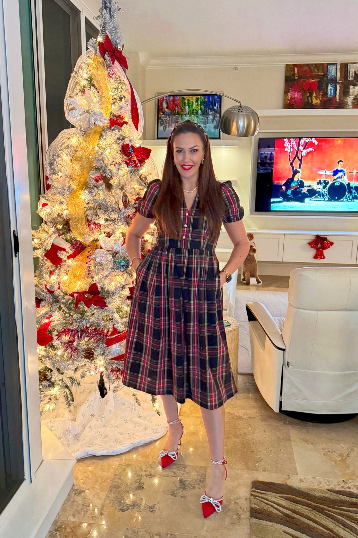 POV: you find out your favorite holiday dress has pockets 😍 Order before midnight on 12/19 for delivery by 12/25 🎄

#LTKfindsunder50 #LTKHoliday #LTKsalealert