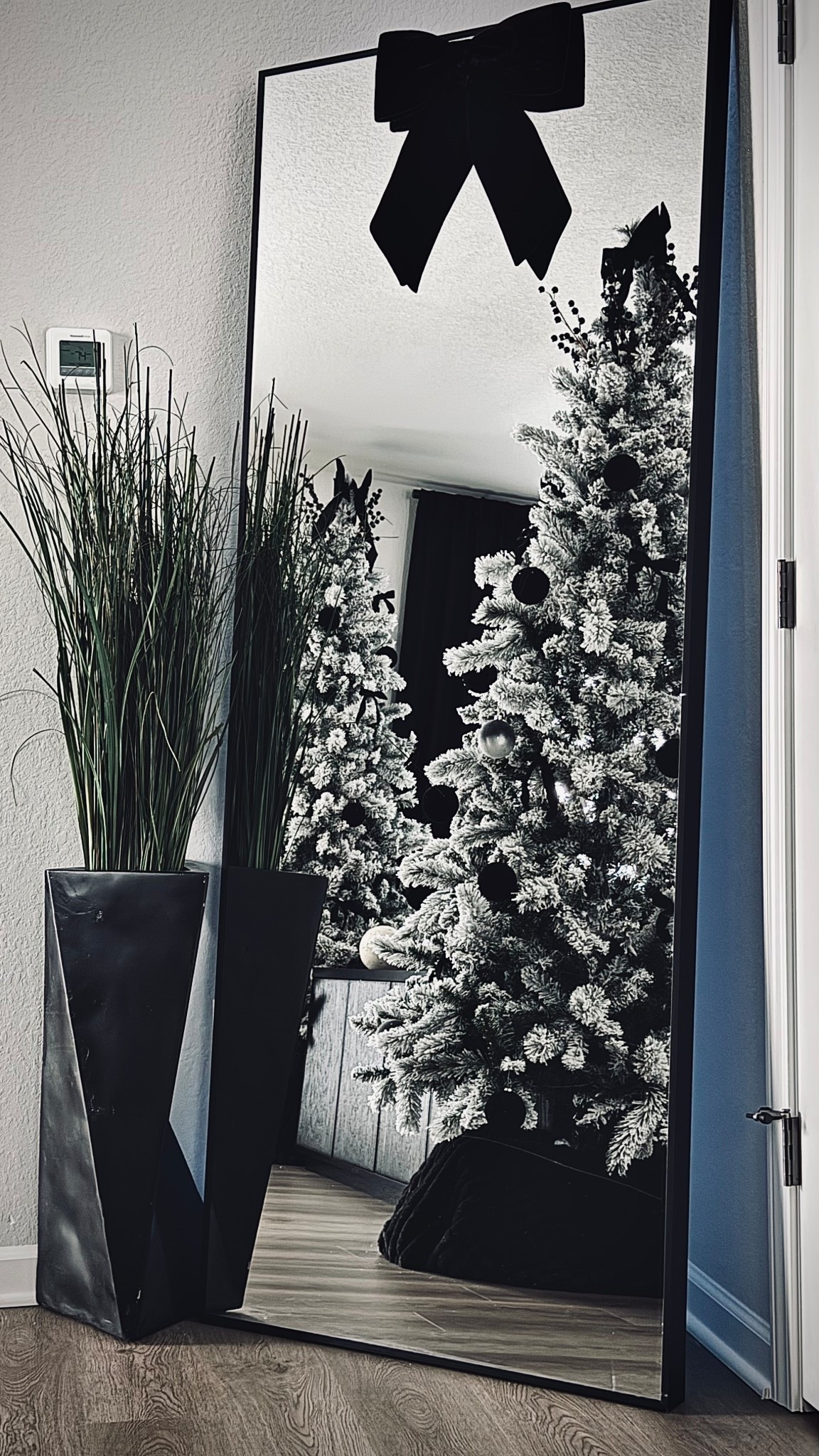 A quiet moment of holiday glamour.
Flocked textures, matte black accents, and a mirror that turns the entire scene into art. Effortless. Elevated. Winter done the luxe way.

Shop the curated pieces on my LTK.

#LTKHome