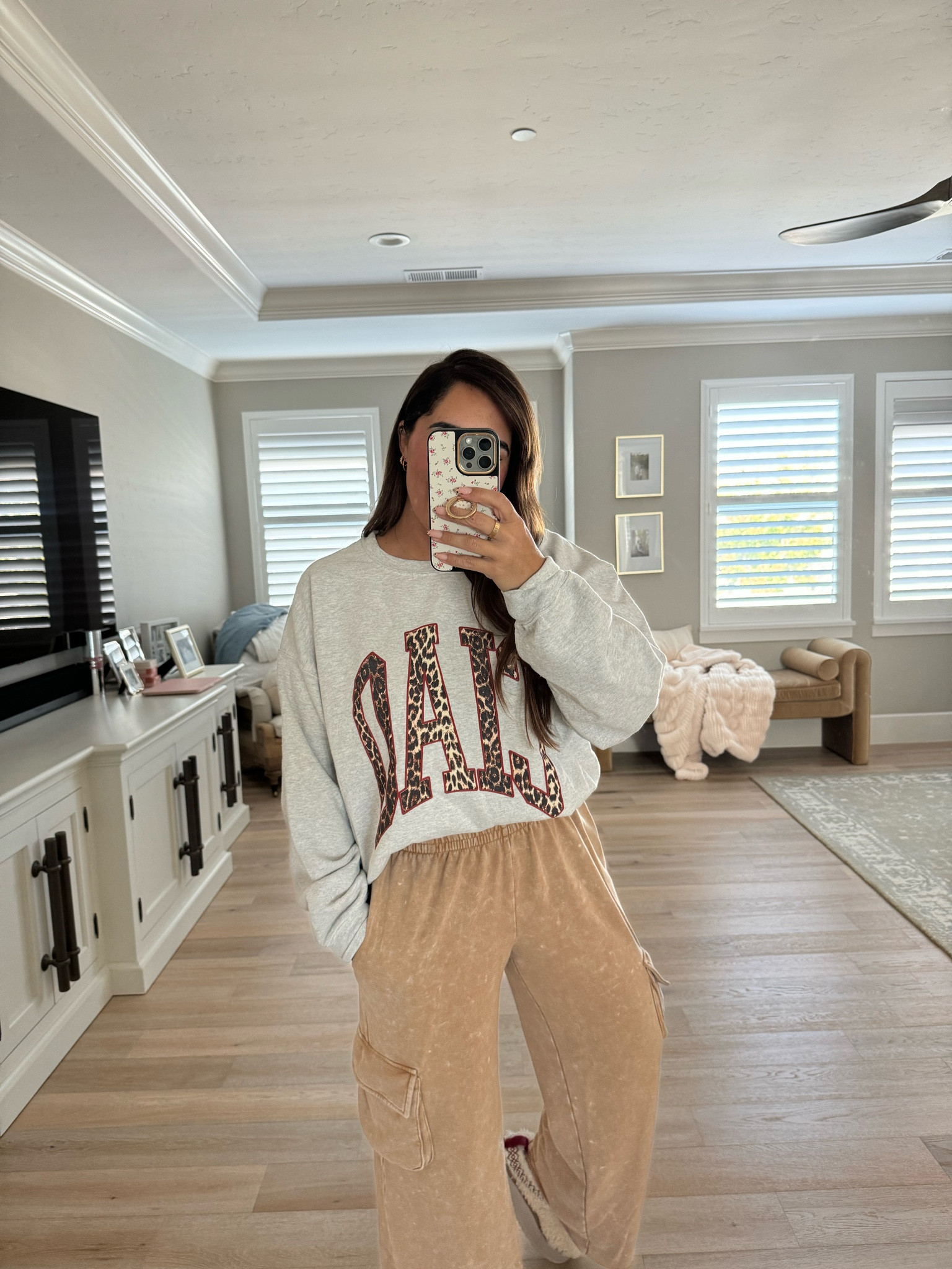 Leopard 🐆 sweatshirt YES please! Wearing a medium 10/10 🙌🏼

#LTKStyleTip #LTKSeasonal #LTKFindsUnder100