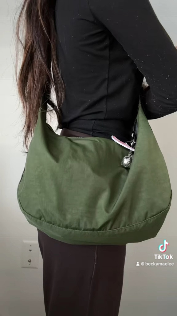 What’s in my baggu crescent 🌙 

#LTKVideo #LTKstyletip #LTKitbag