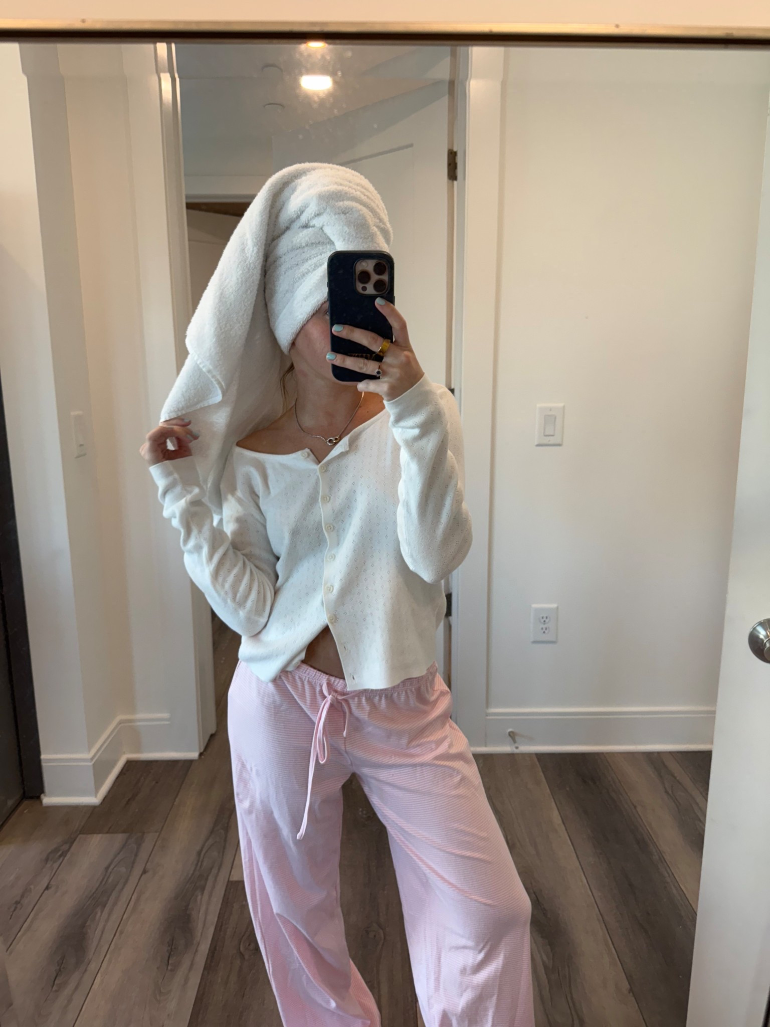 Love this John Galt cardigan I wear it all the time + these new comfy pants I got from pacsun 