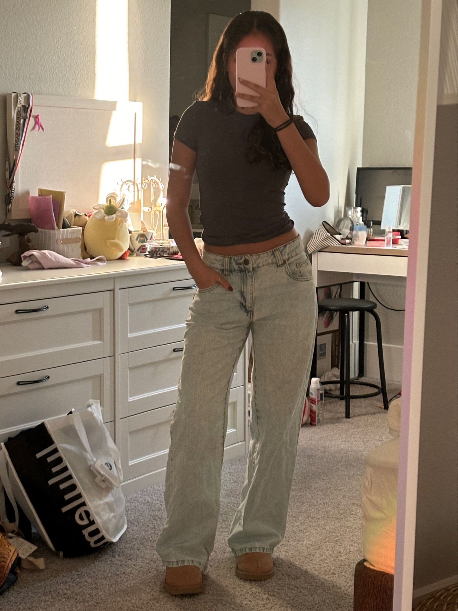 Top from h&m but currently sold out online, color is grey:) shirt code: 1142908017