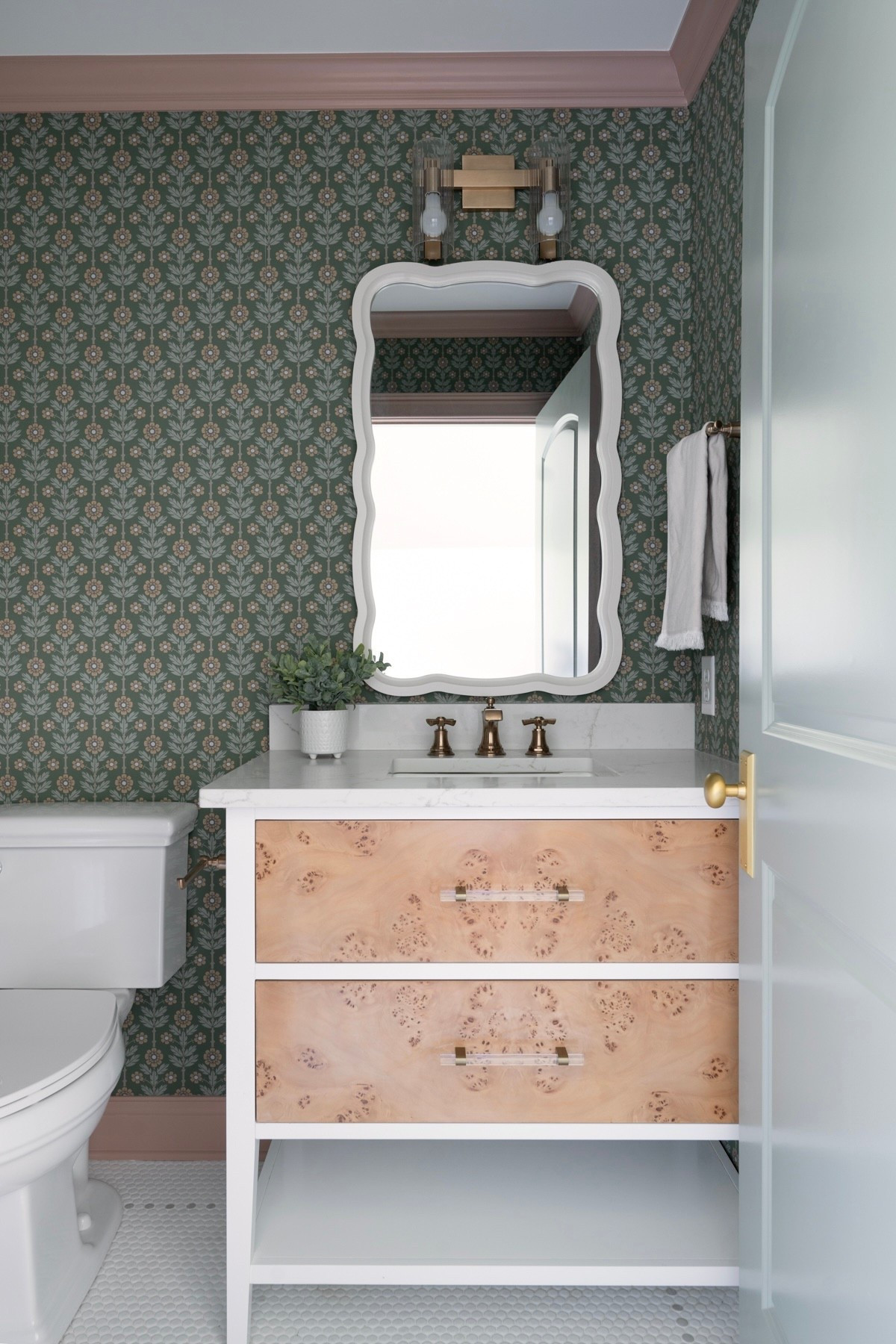 Wallpaper!

A lot of our favorite wallpapers are all in one place! 

#LTKHome