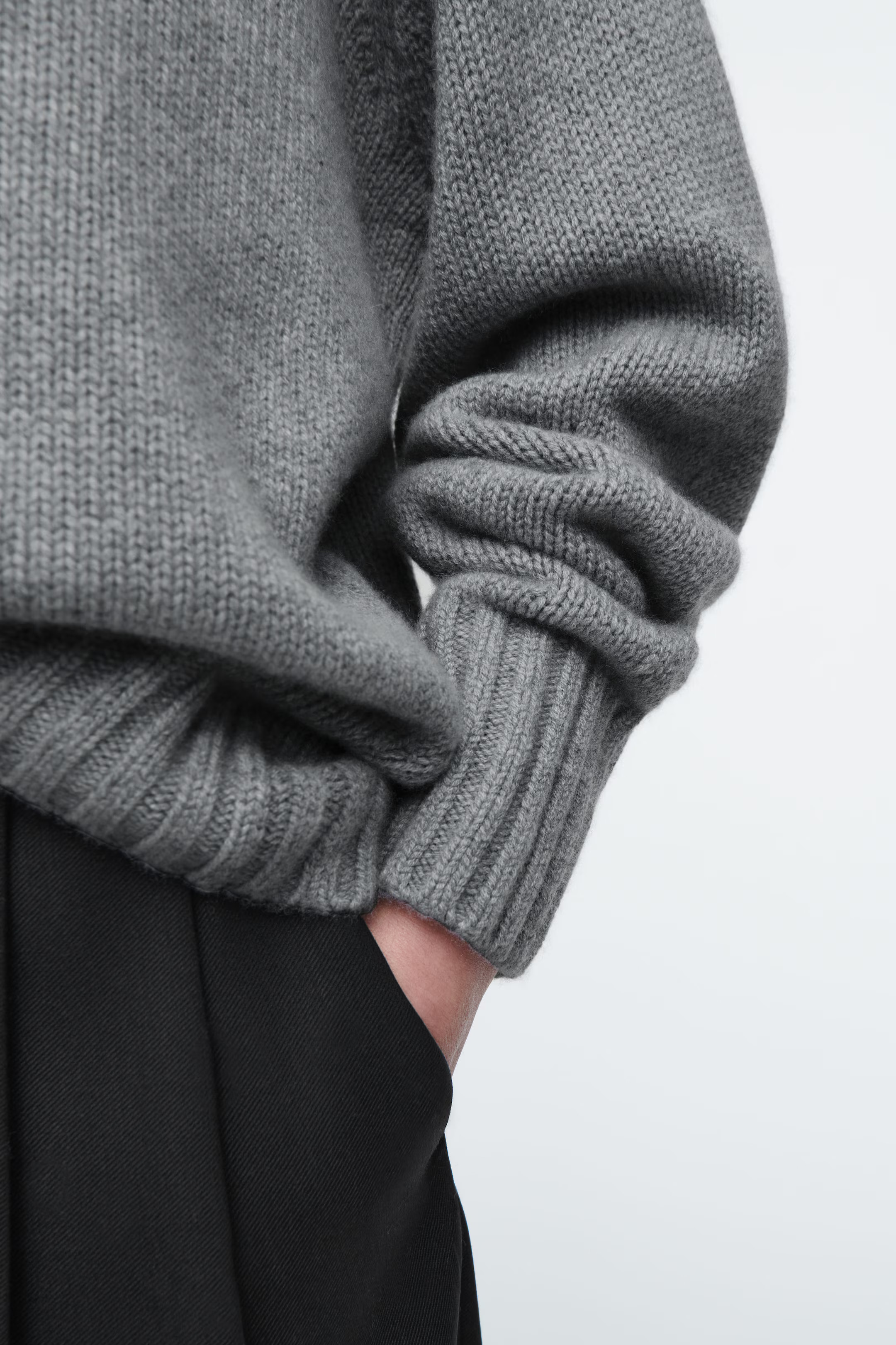 CHUNKY CASHMERE CREW-NECK JUMPER - GREY | COS | COS UK
