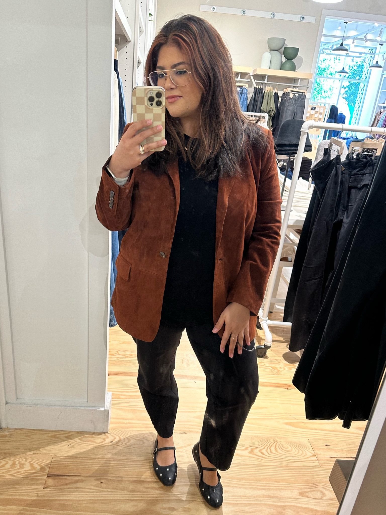 Swooning over this suede blazer 😍 @madewell I’m wearing the size 14 

Currently 20% in the LTK app 

#LTKSeasonal #LTKMidsize #LTKxMadewell