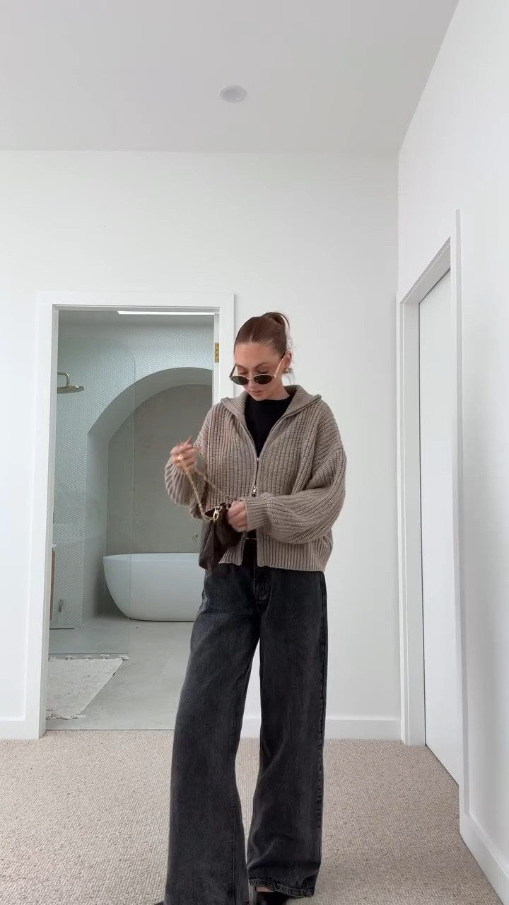 day 4 of 7 days of winter fits🍒 everything above in my LTK🏃🏽‍♀️🐆🫡 

#outfitinspo #outfitideas #ootd #winterfashion