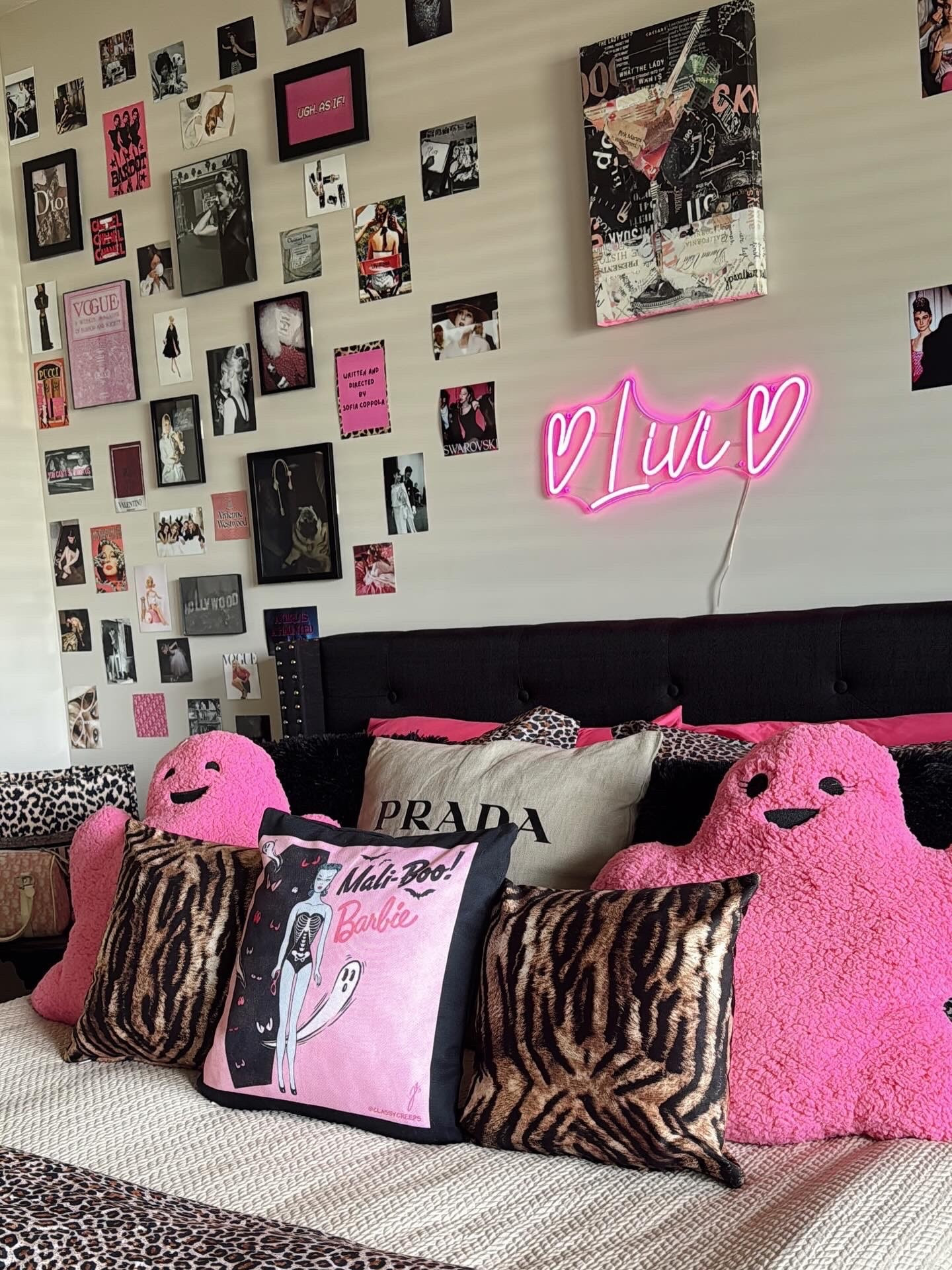 Spooky barbie room aka pink halloween decor so far💓💓🖤🖤

#LTKHome #LTKHalloween #LTKSeasonal