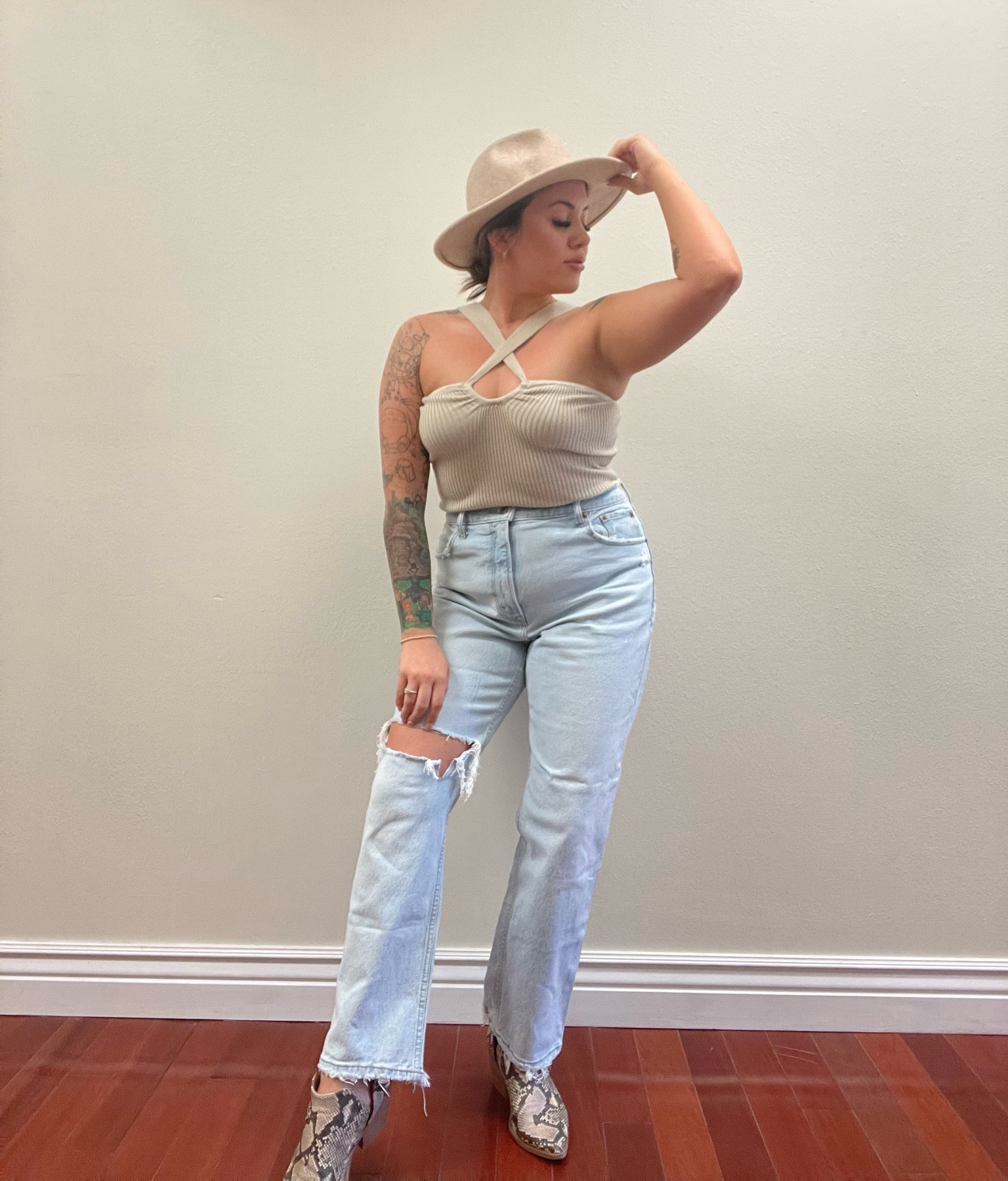 Abercrombie Ultra High Rise 90s Straight Jean - Ripped Light Wash 31s 

#LTKunder50 #LTKsalealert #LTKunder100