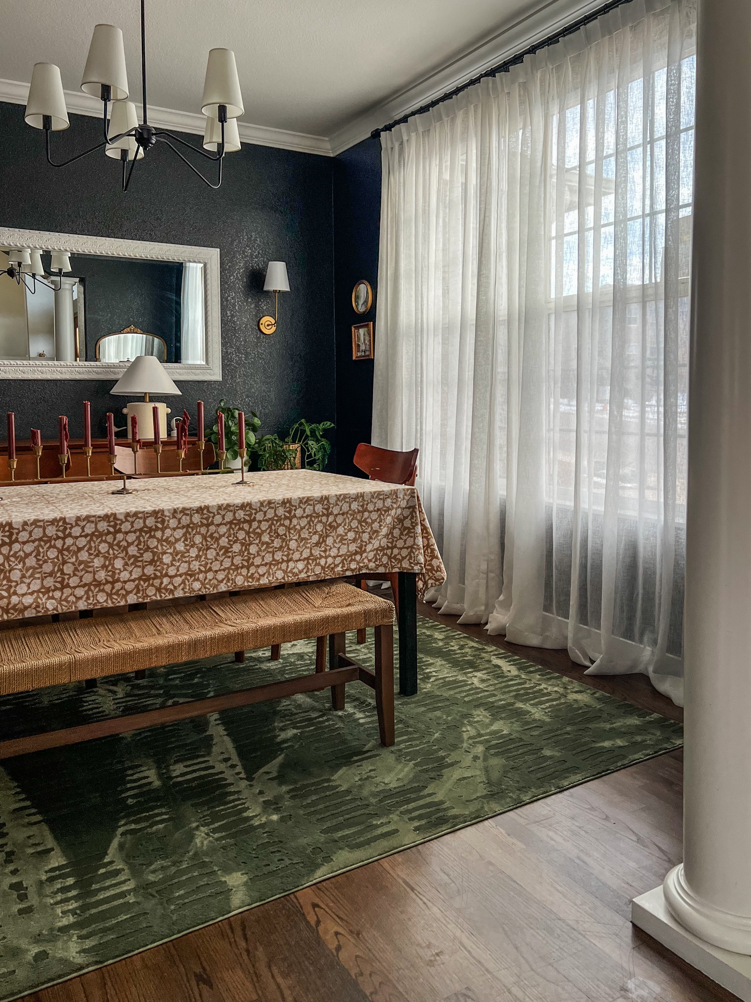 Moody dining room inspo 

#LTKhome #LTKSeasonal #LTKstyletip