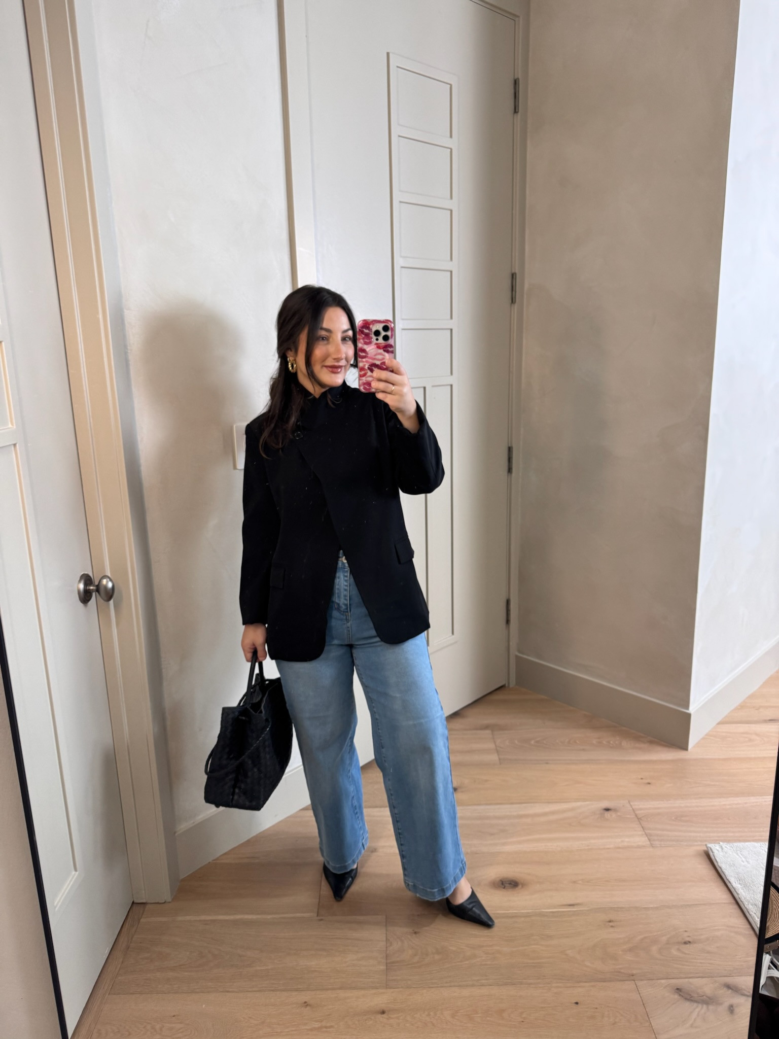 Chic blazer for work or events! 
Wear it open with a tank underneath or alone as a top! 

Blazer size small, Jeans size 6 

5'0" 140lbs
 Petite friendly

#LTKootd #LTKPetite #LTKWorkwear