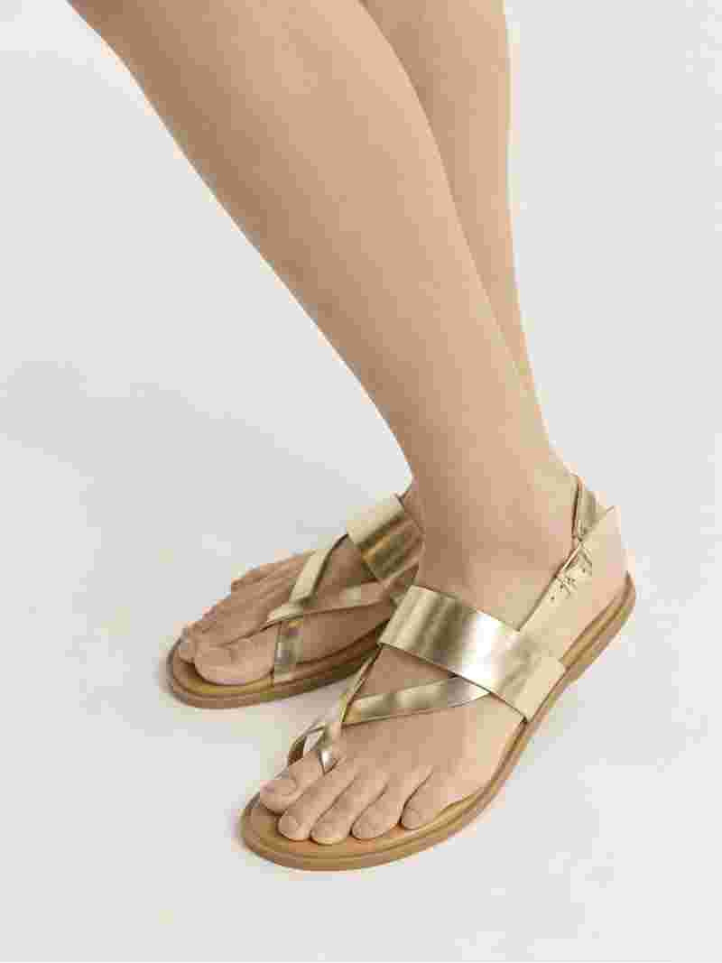 Time and Tru Women's Strappy Toe Thong Sandals, Sizes 6-11 | Walmart (US)