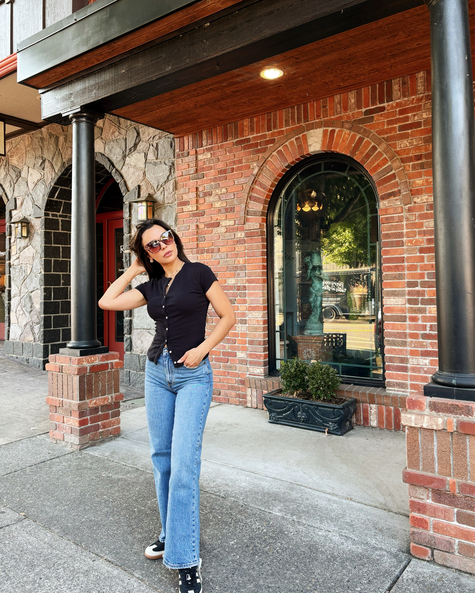 One of my TOP favorite jean lines is 25-40% off right now so I’m linking you up. Comment “denim” below for the details. 

I have these in wide-leg, straight- as seen here and wear their shorts as well. These have that #Y2K wedgie style fit and snatches in your waist. Lots of baggy, low rise and mid rise options too. #Under100 #BestDenim

#LTKSaleAlert