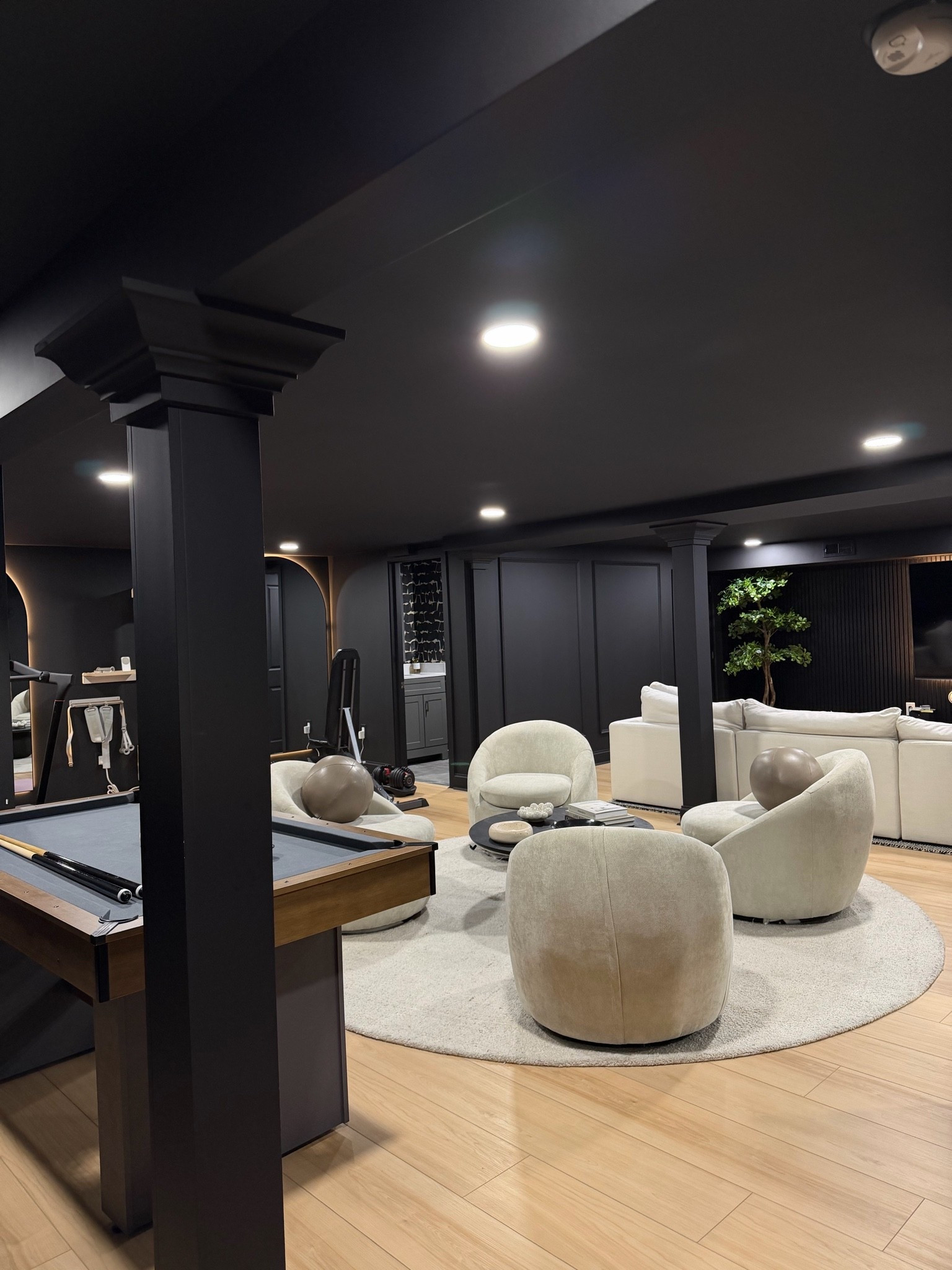 I am absolutely obsessed with my all black basement/home gym!!! We found so many amazing pieces at @Wayfair for such affordable prices!!  Everything is linked below 🖤

#wayfair #wayfairpartner #ad
