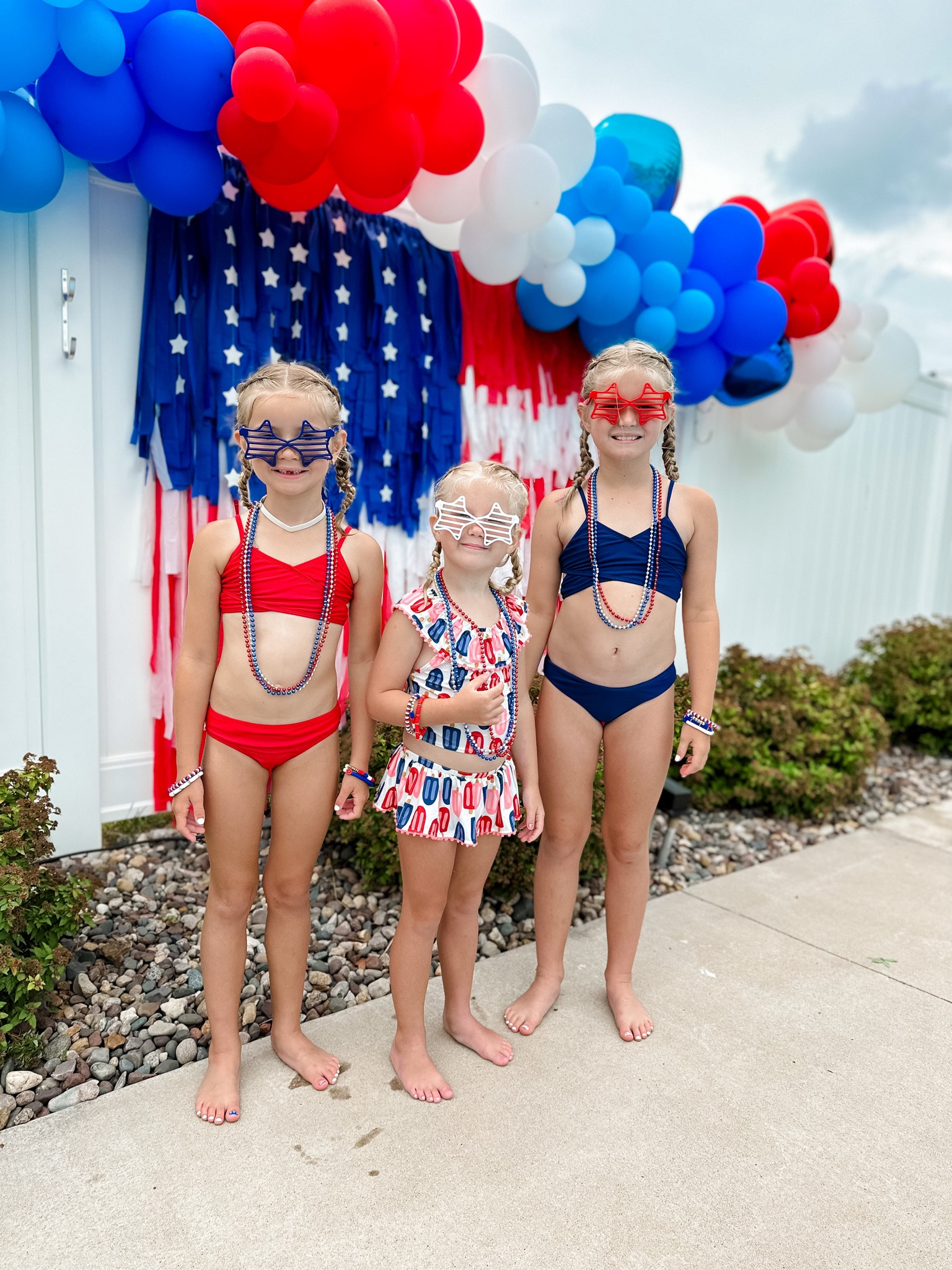 Balloon garland 
Red white and blue
Coordinating swimsuits
Kids swim
Girls swim
Red white and blue swim