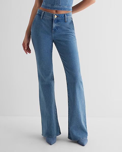 Mid Rise Light Wash '70s Flare Jeans | Express