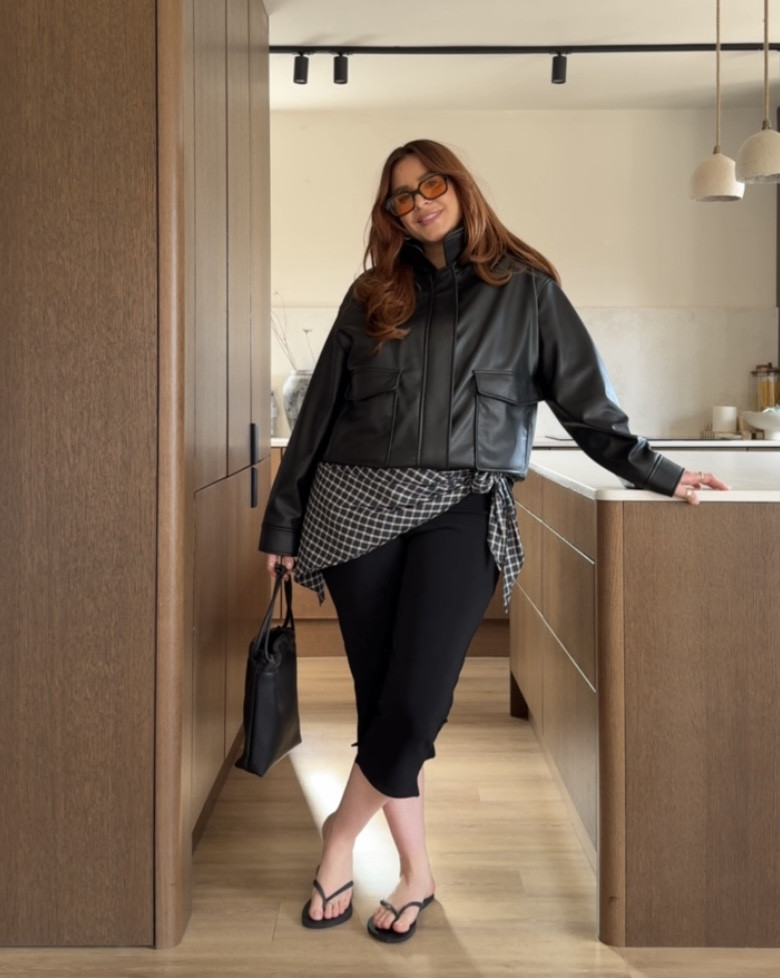 💋 CAPRI EDIT 💋

5 ways I’m styling my capris for Spring…
✔️ capsual wardrobe 
✔️ spring jacket
✔️ easter outfits 
✔️ elevated basics
✔️ leather jacket
✔️ statement sunnies
✔️ flip-flops
✔️ efortless chic
✔️ everyday essentials 
✔️ modern classic 

Same base, different vibes- which look is your fav? ✨ 

#LTKmidsize #LTKuk #LTKspring