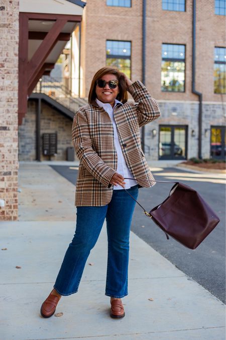 This blazer!!!!  I LOVEEE it!  It’s a classic beauty that can be styled SO many fun ways. I wore it to church today with jeans and sneakers, but I’ve styled this beautiful blazer with faux leather shorts, too!  I purchased my typical size 16! 🤎🤎🤎