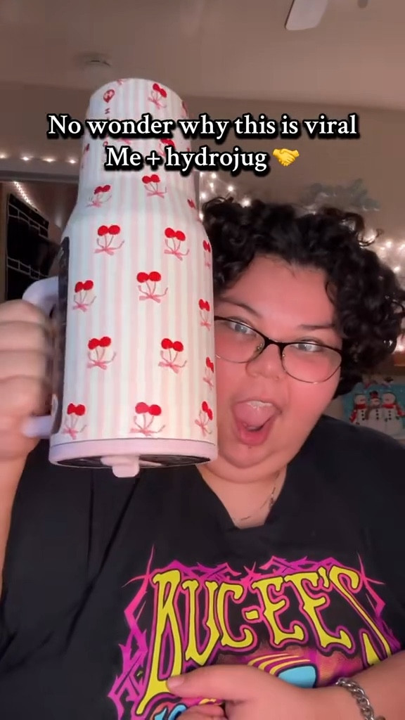 What kind of crazy magic is this!!!! All things aside im actually obsessed with this hydrojug keeps my water cold and
I take this everywhere with me! Its my new emotional support waterbottle 🙂‍↕️👌🩷

#LTKValentine