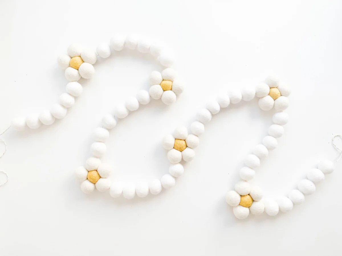 Big Simple Daisy Felt Ball Garland | Pearl & Jane