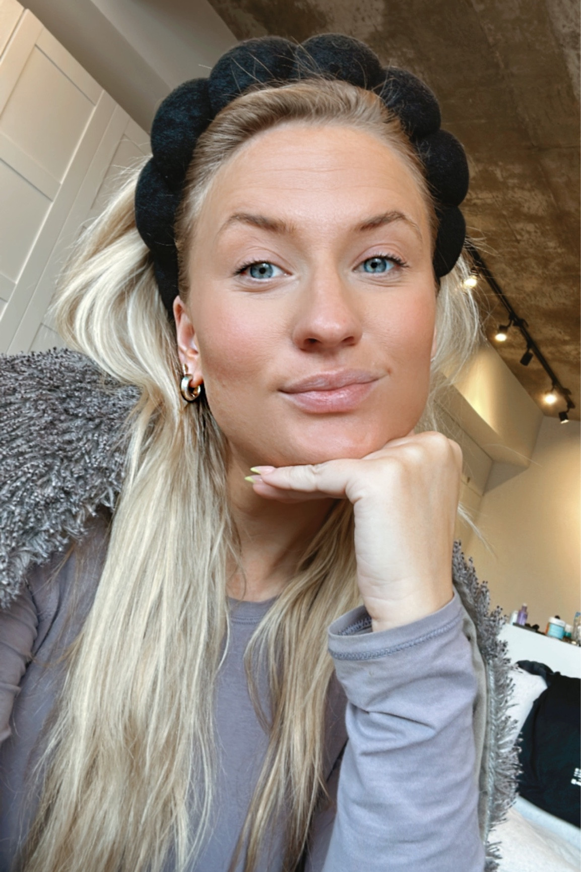 Amazon dupe for the cute little headband everyone is wearing to put on their makeup and skincare 🤍

#LTKGiftGuide #LTKbeauty #LTKfindsunder50