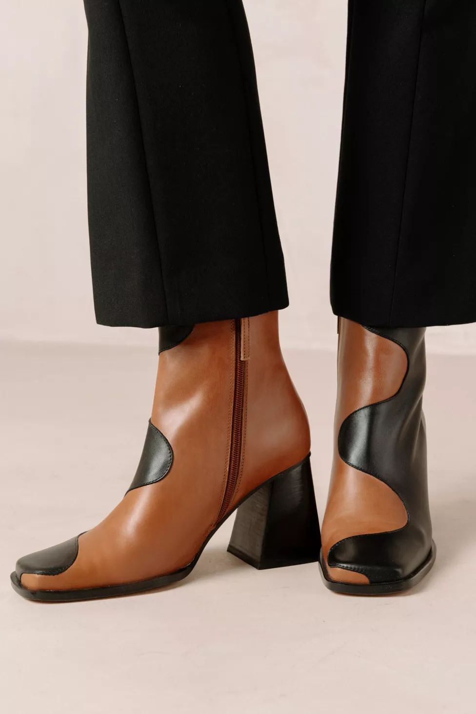 ALOHAS Blair Leather Wavy Ankle Boot | Urban Outfitters (US and RoW)