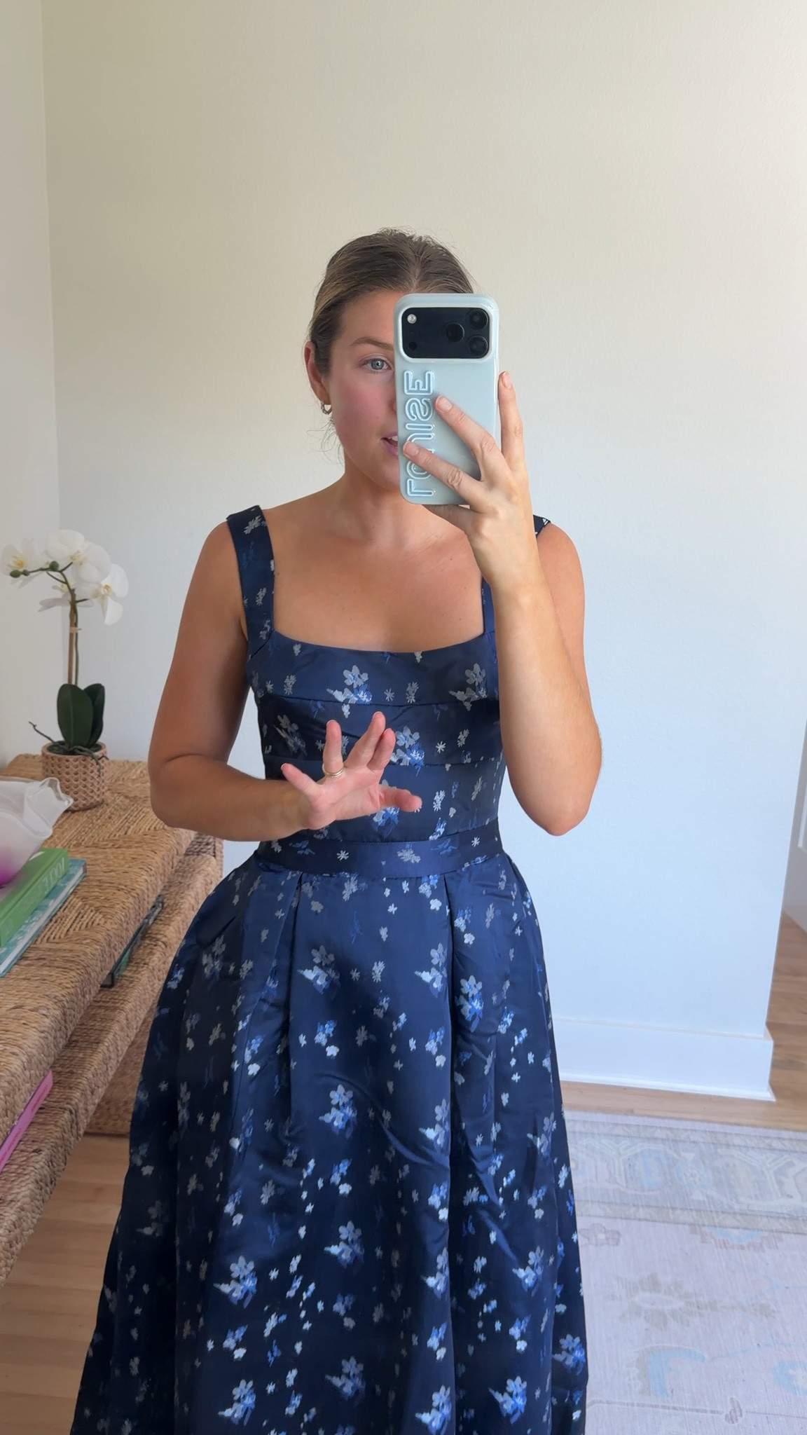 Fall or winter wedding guest dress! Wearing an XS