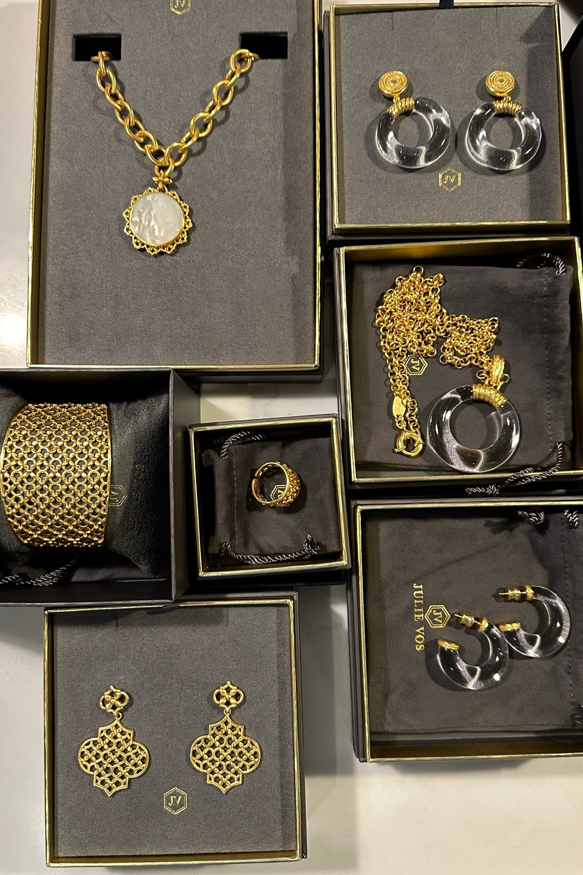 SUMMER JEWELRY OBSESSION!

#gold #clearjewelry #goldjewelry #julievos #summerstyle #fashion #jewelryinspo #giftguide #giftideas


#LTKWedding #LTKGiftGuide #LTKStyleTip