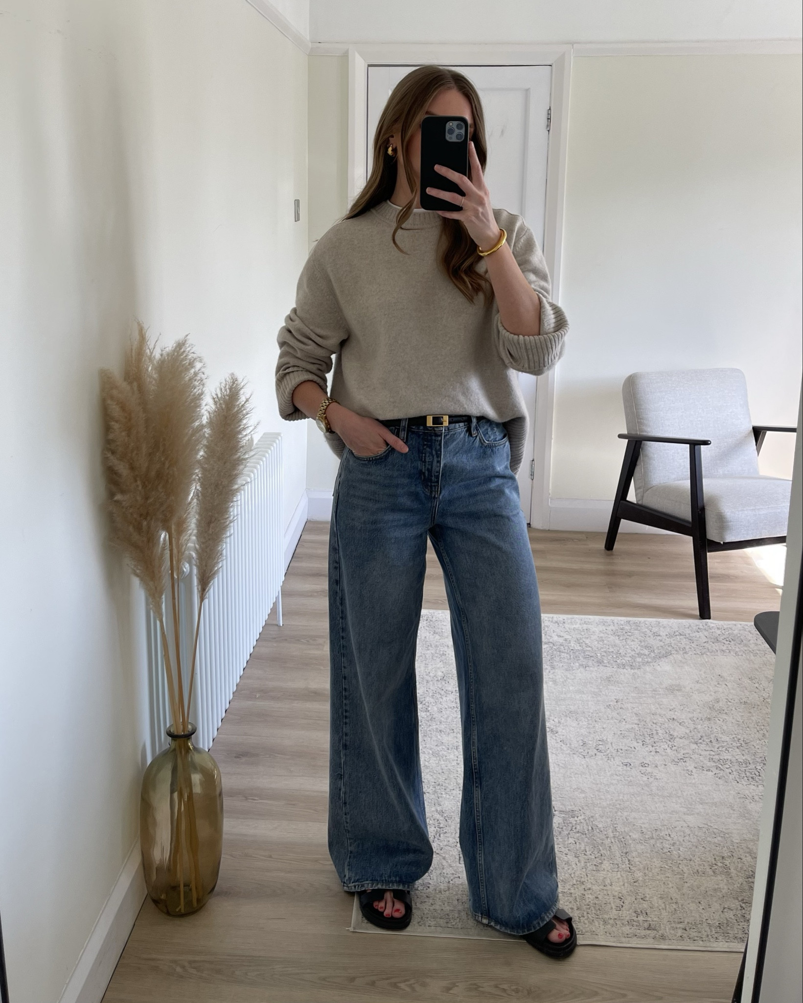 Today’s outfit
Small in the & Other stories cream jumper
Size 8 in the Hush Abi jeans
I’m 5ft 6
Hermes Chypre, I’ve linked the ego dupes
Gold jewellery 


Everyday outfit, casual outfit, wide leg jean, wardrobe staples, simple style 



#LTKuk #LTKeurope