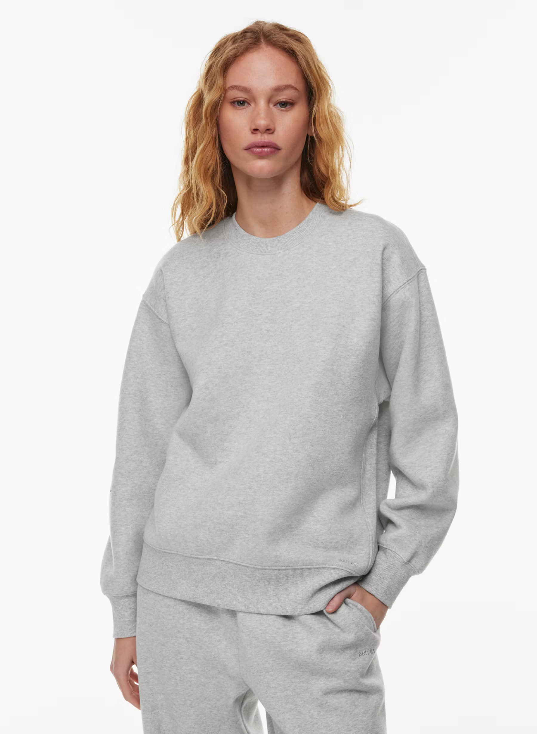 COZY FLEECE BOYFRIEND CREW SWEATSHIRT | Aritzia