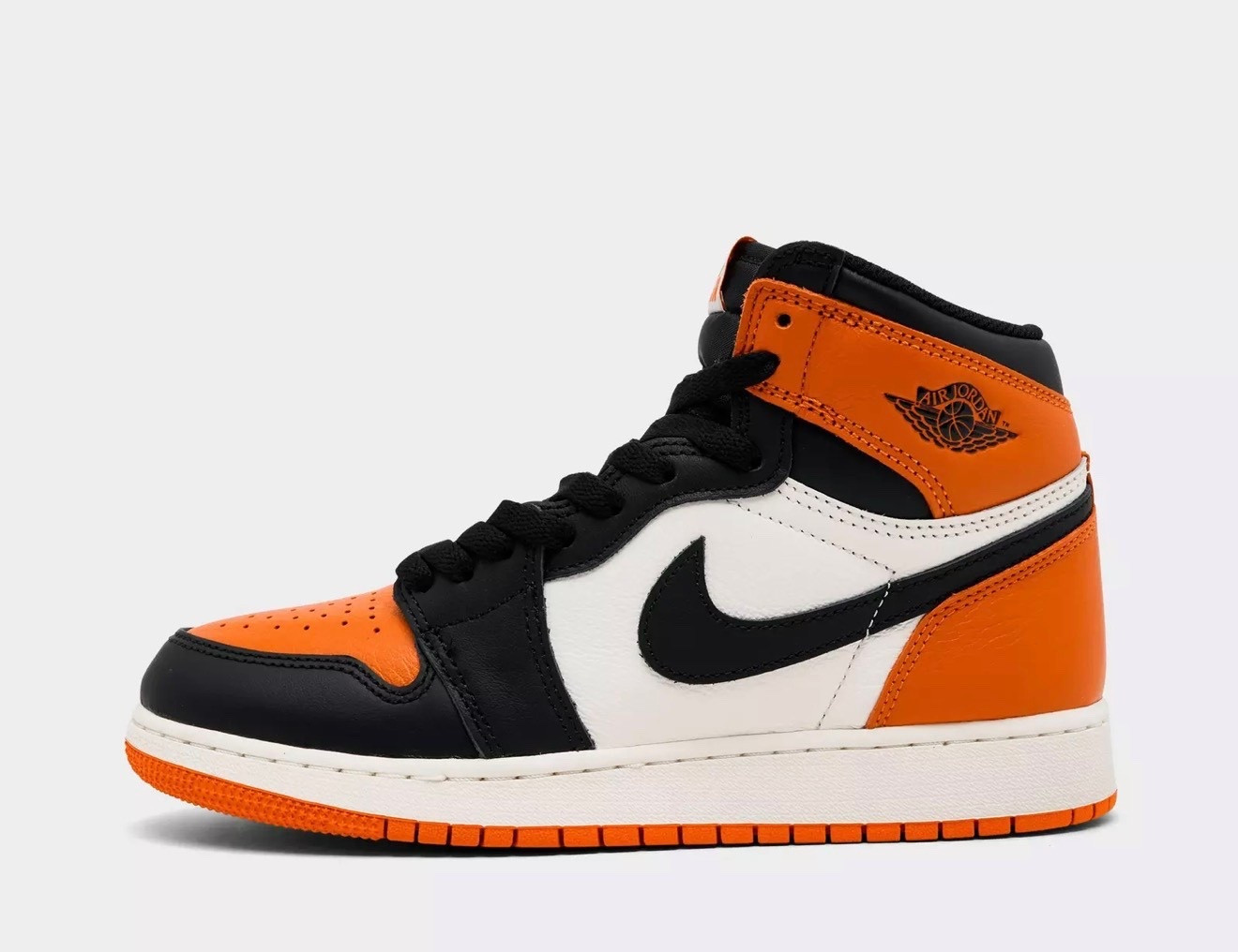 #retro1 #jordan #sneakers currently on sale! 

#LTKgrwm #LTKSaleAlert #LTKootd