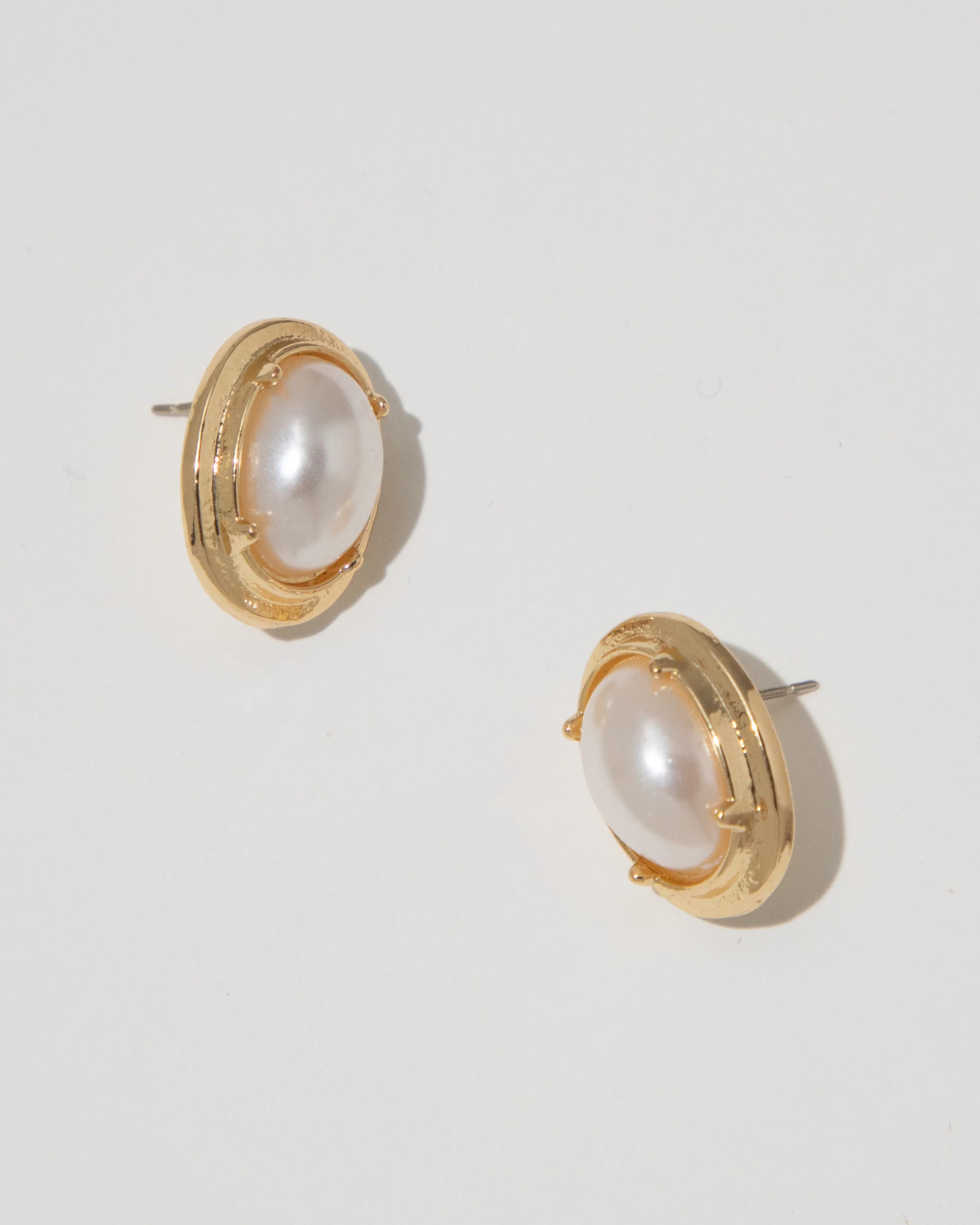 Oval Pearl Stud Earrings | Few Moda