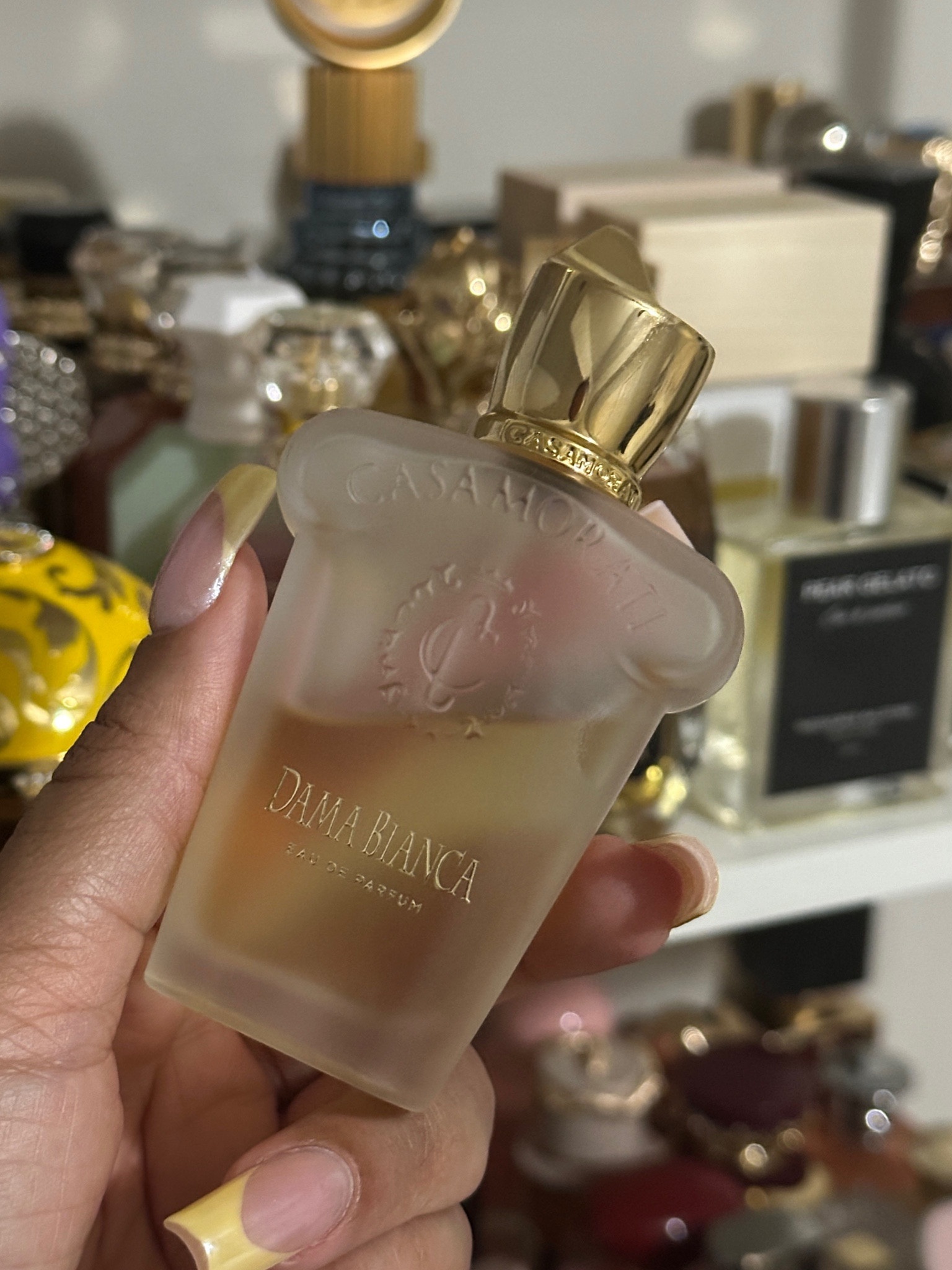 I don’t wear this often but when I do I get so many compliments! I had to write this down on a piece of paper for a girl the other day that was asking me 🤣

this is a powdery floral vanilla so feminine and fresh!

Dama Bianca by Xerjoff
notes: kumquat, lime, vanilla, violet, iris, lilac, jasmine, lily of the valley, malt, white musk, ambrette, sandalwood, cedar