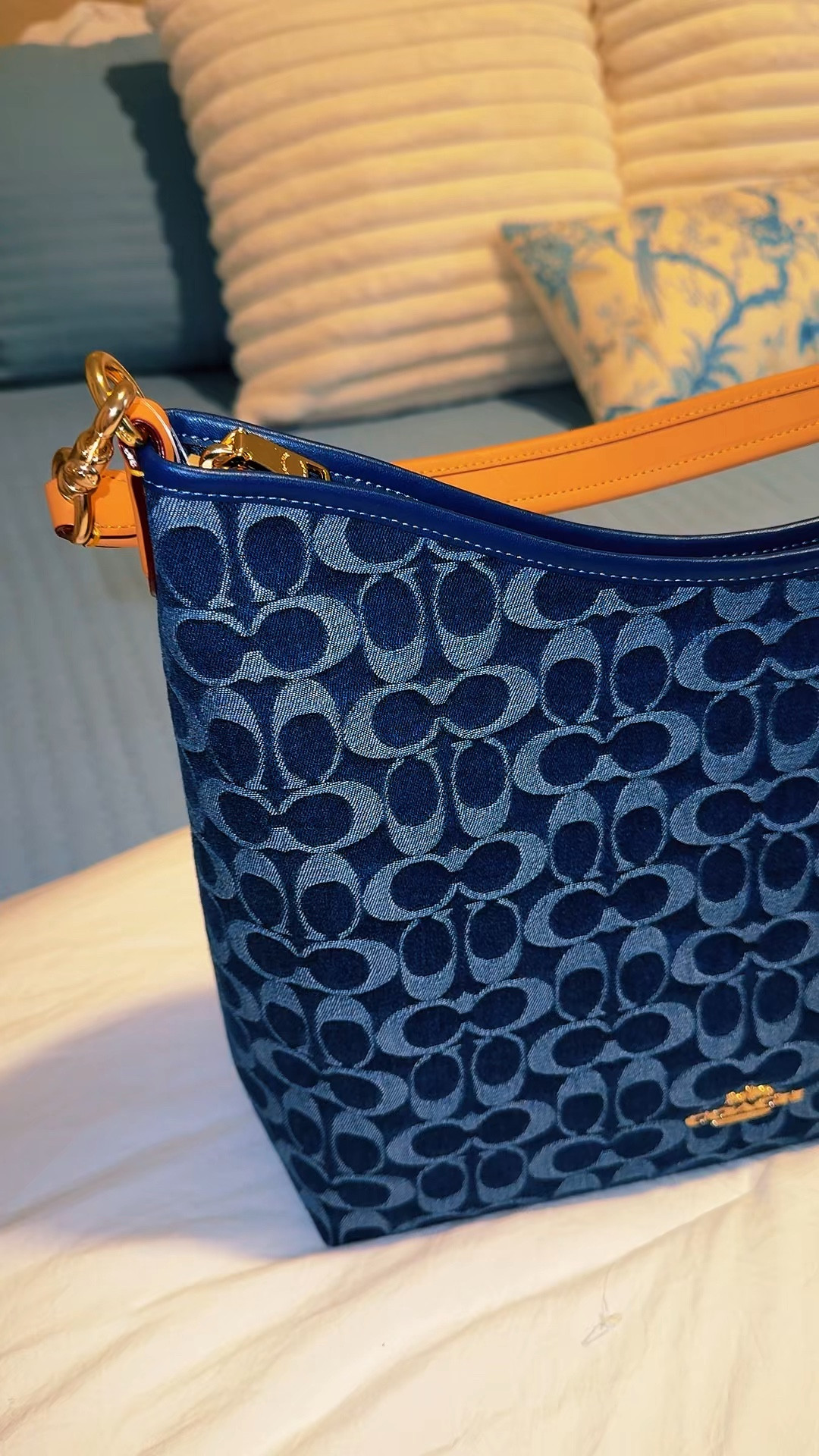 It’s perfect 🤩 #coach #coachunboxing #newcoachbag #viral #coachdenimcollection #coachdenimbag

#LTKMostLoved #LTKItBag #LTKGiftGuide