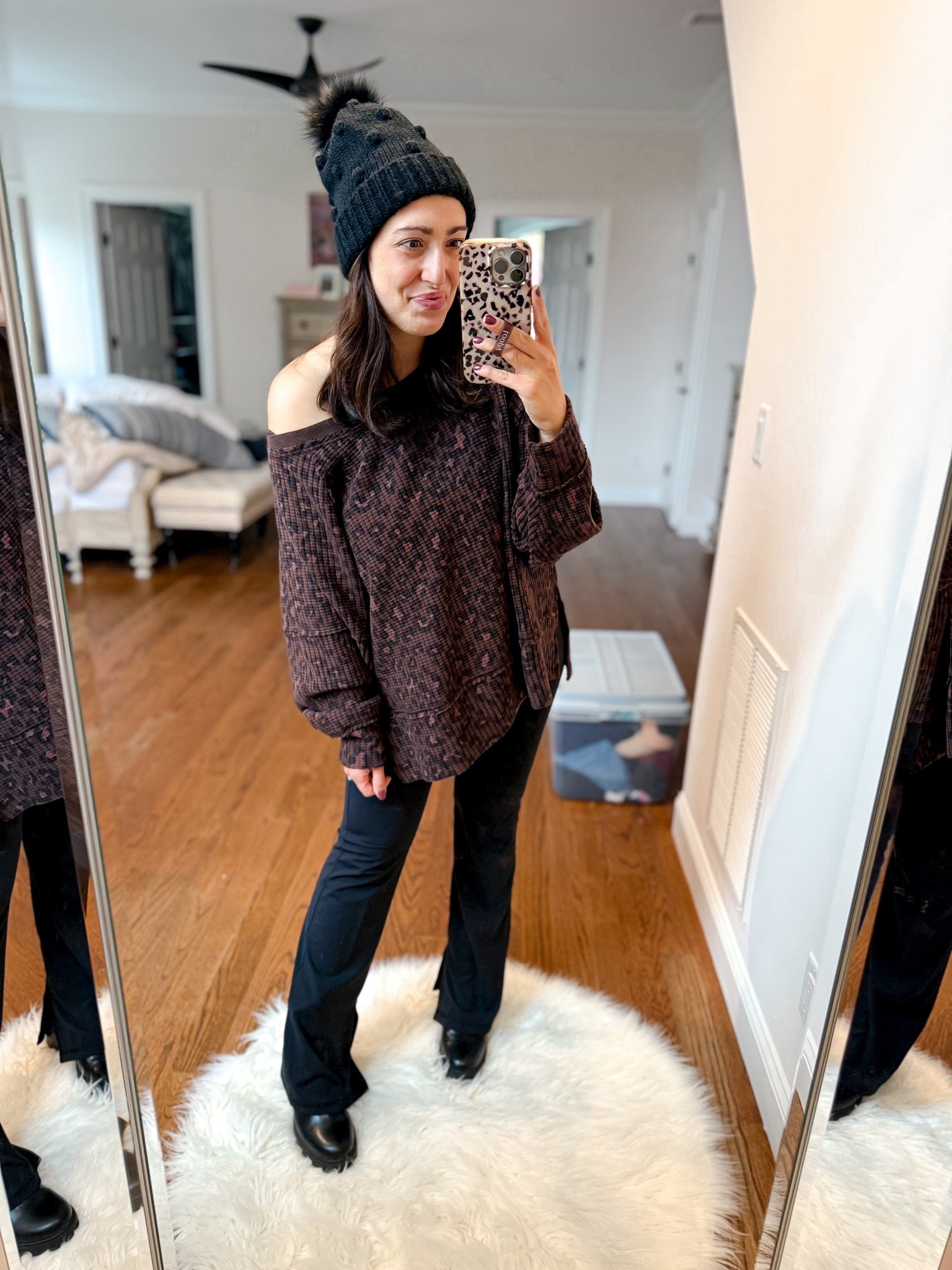 American eagle sweatshirt: small
Maternity pants: smalll

#LTKStyleTip