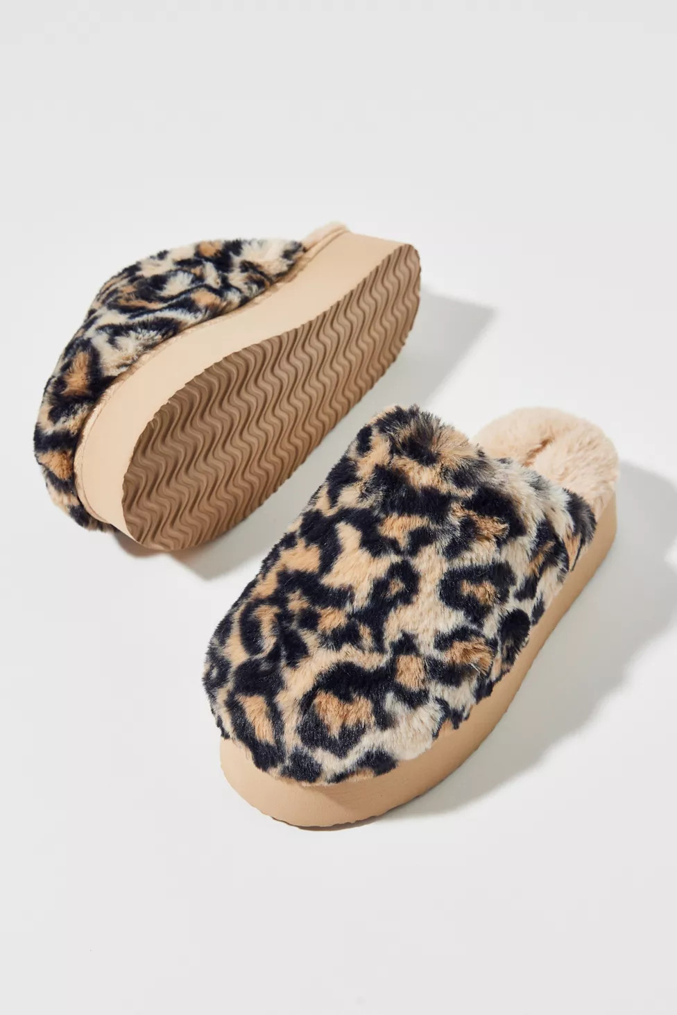 UO Printed Fleece Platform Slipper | Urban Outfitters (US and RoW)