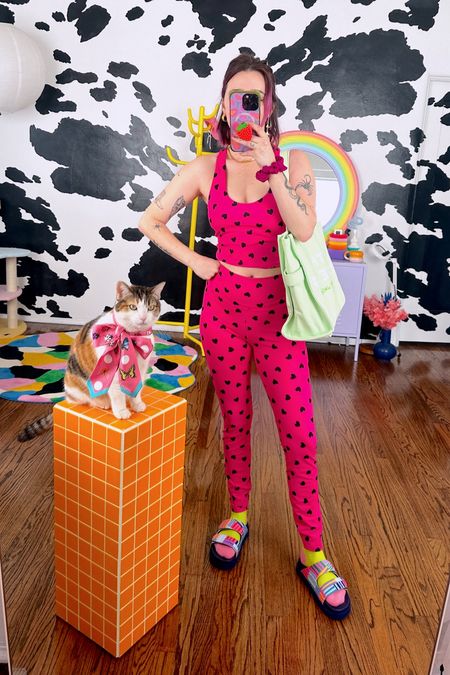 ✨🐱🎀🦋💖


Champagne wears a hot pink yoga workout, matching set with black hearts, tank top, with gold dangle, earrings, Martin Jacobs, lime, green chlorophyll, tote bag pony wears a pink Versace butterfly tie wrap scarf. Maximalism maximalist, dopamine, dressing, playful, vibrant, colorful, rainbow.

#LTKSeasonal #LTKfindsunder100 #LTKfitness