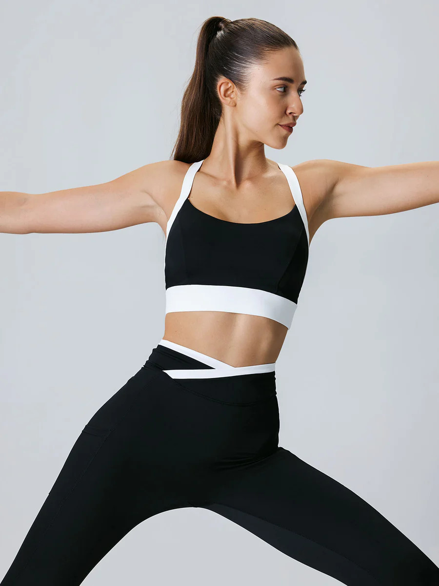 Black Contrast U Neck Sports Bra & Reviews - Black - Sustainable Yoga Tops | BERLOOK | BERLOOK