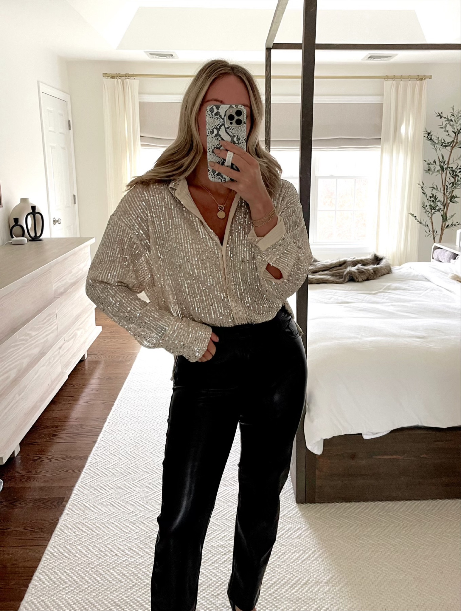 My sequin shirt is still in stock & 20% off!

Nye outfit, holiday party, Christmas party, sequin, sparkly, shiny 

#LTKsalealert #LTKHoliday #LTKparties