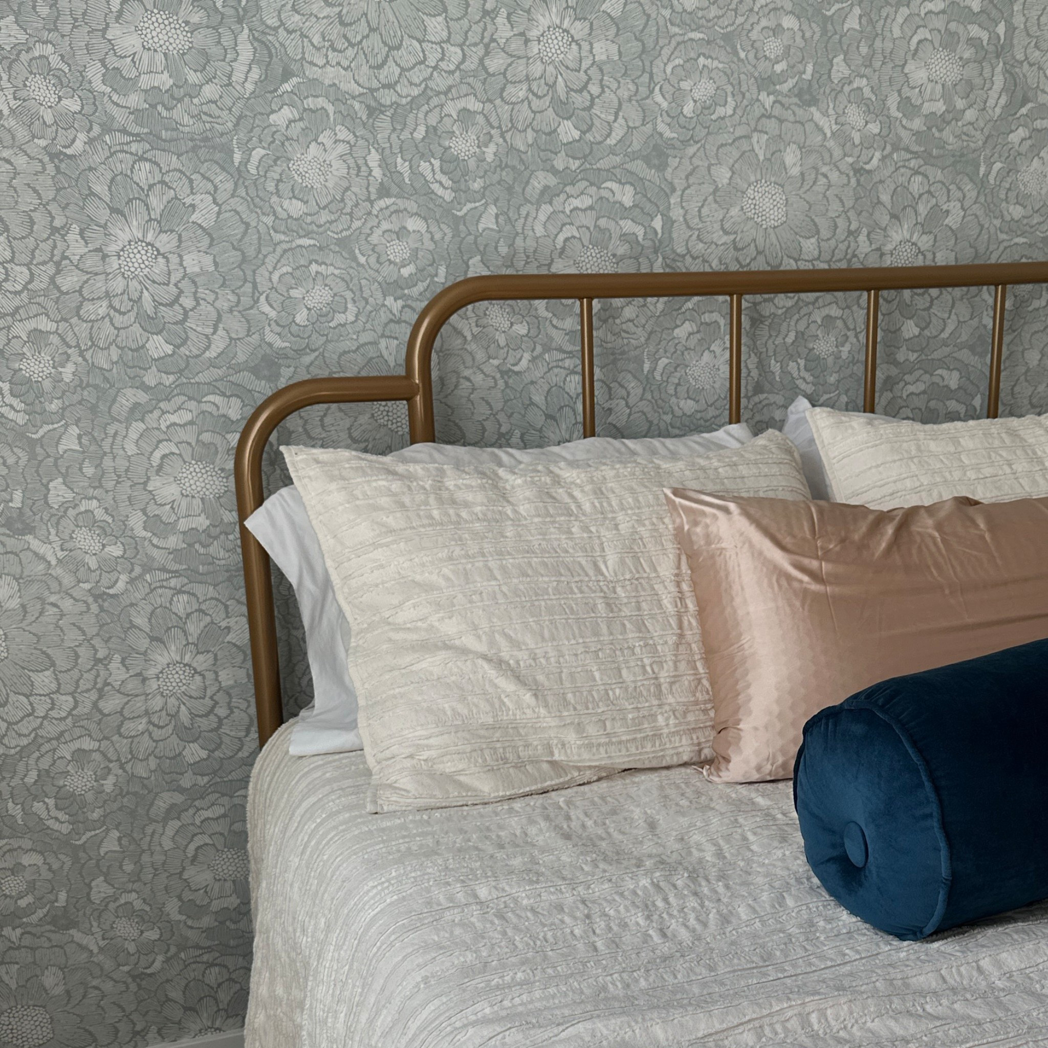 My favorite bedframe on sale for Black Friday

#LTKCyberWeek #LTKSaleAlert #LTKHoliday