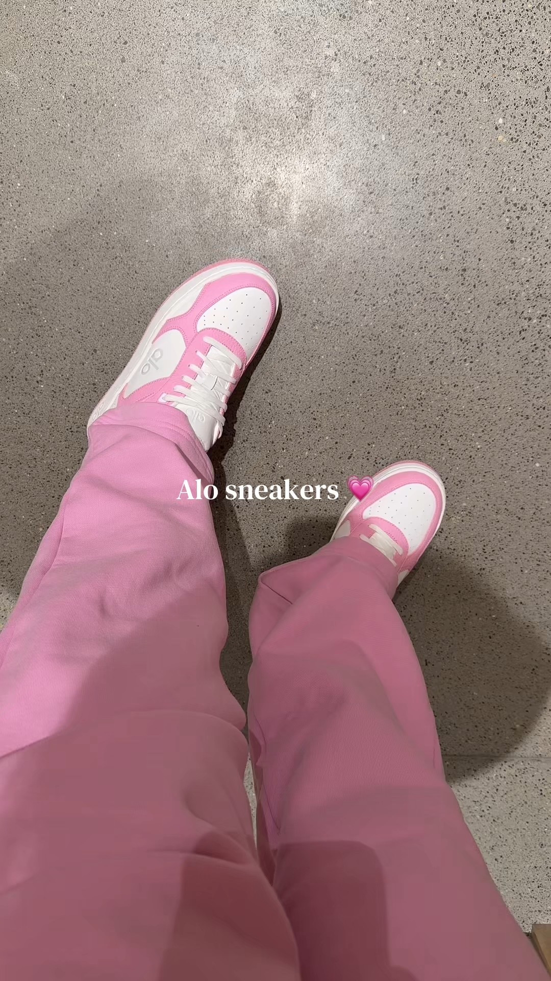 Pink alo sneakers 💗
Pink alo set smal