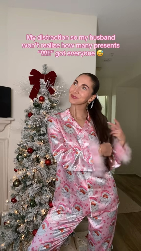 The cutest Amazon Christmas pajamas I’ve ever seen!! 😍💗 I’m wearing a size medium 

#LTKHoliday #LTKSeasonal #LTKStyleTip