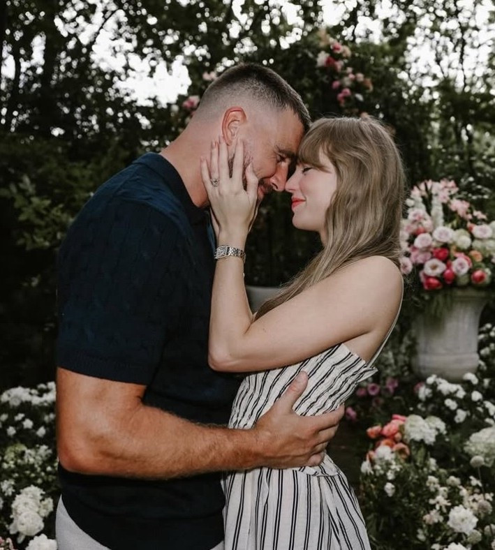 Taylor Swift’s engagement dress!! #dress #taylorswift #engagement #bride 

#LTKStyleTip #LTKWedding