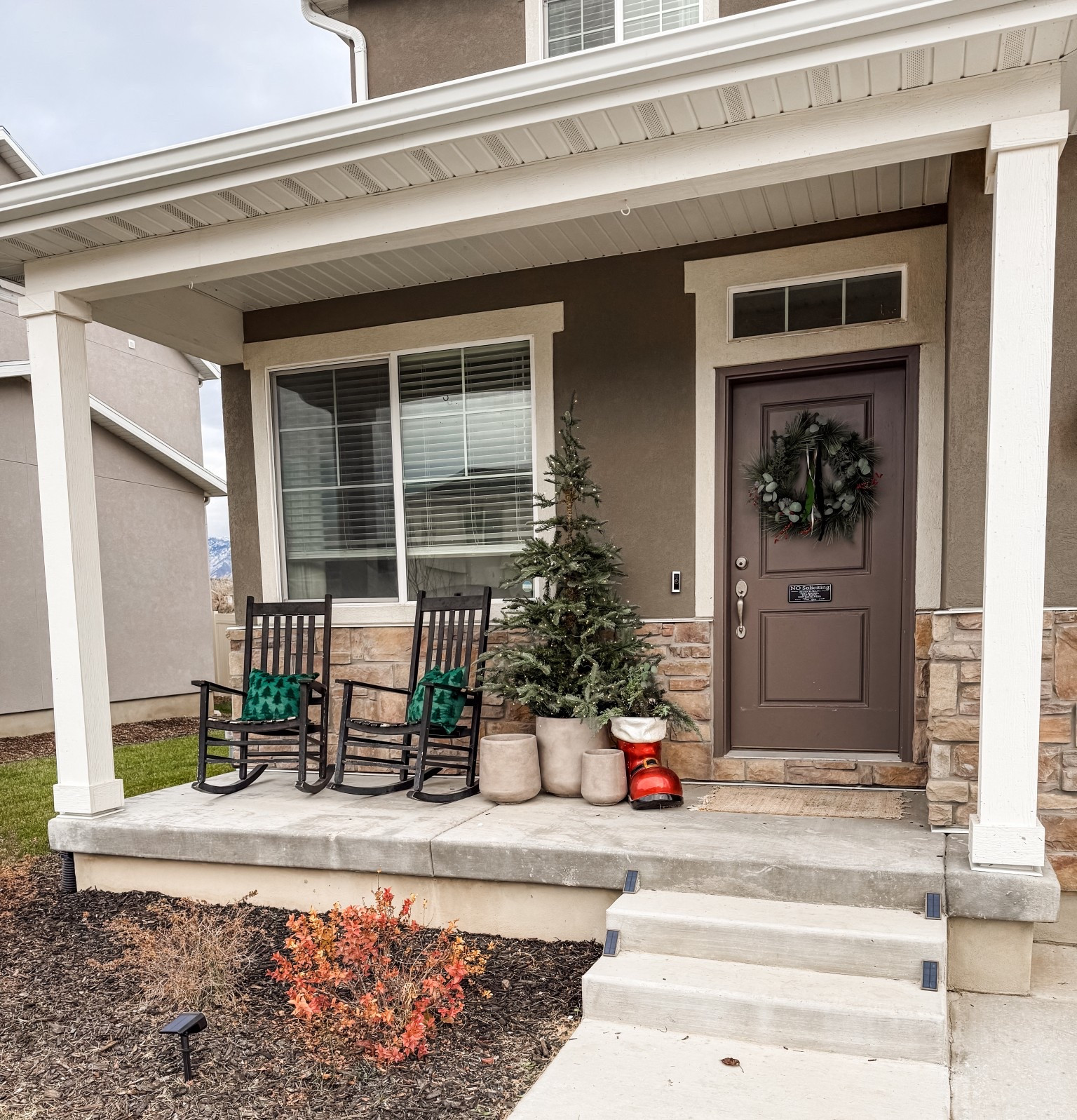 Minimal Christmas porch vibes 🎄
Neutral pots, winter greenery, porch rockers & a classic wreath — easy, cozy, and rental-friendly ✨

#christmasporch #holidayporchdecor #neutralholidaydecor #modernchristmasdecor #winterporch #ltkhome #christmasdecorinspo #holidaydecorideas #porchdecor

#LTKdayinmylife #LTKHoliday #LTKHome