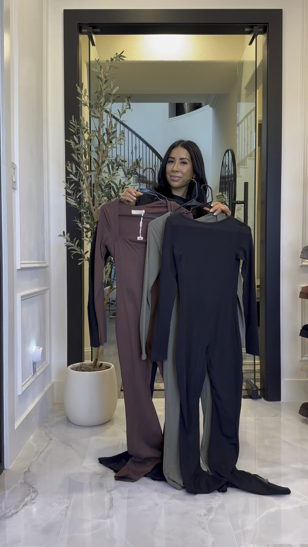 Buttery soft flare jumpsuits from Amazon!!


#casualoutfit #liketoknowit #ltkunder50 #cozy #cozyoutfit #cozyvibes #outfitinspiration #whattowear #outfitinspo #fashioninspiration #fashionstyle #simpleoutfit #gdwm #winter #winterfashion #springfashion
Spring fashion
Spring 
Jumpsuit 
Flare 
Flare jumpsuit 
Amazon fashion
Amazon finds


#LTKFindsUnder50 #LTKStyleTip #LTKSaleAlert