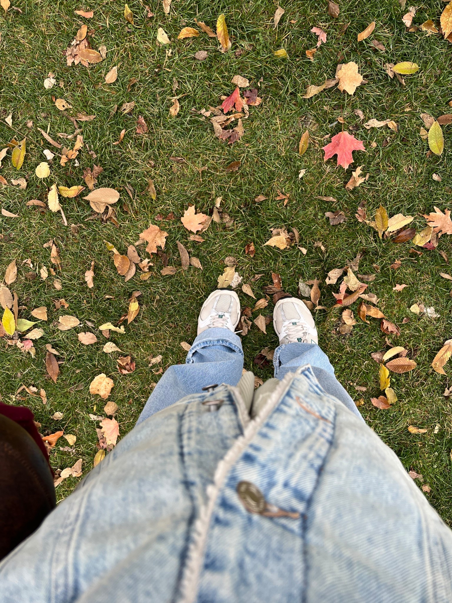 31 weeks 6 days pregnant! Soaking in some November weather 🥰❤️