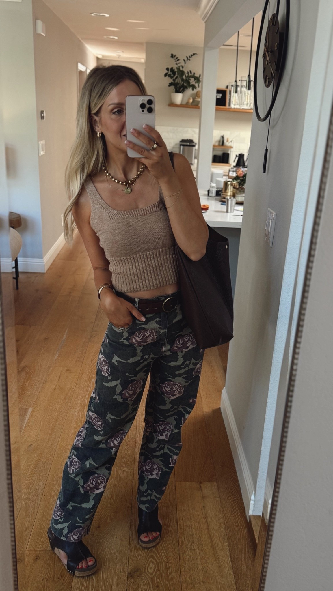 OOTD // the cutest crop sweater tank from @Cupshe I’ll have on repeat this fall. 🍂

Pants are sold out so linked similar! ✨

#LTKdayinmylife #LTKgrwm #LTKootd