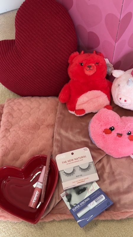 CVS Valentine’s Day items all under $20!

#valentinesday #gift #sale #makeup #homedecor #roomdecor

#LTKSpringSale #LTKhome #LTKfamily